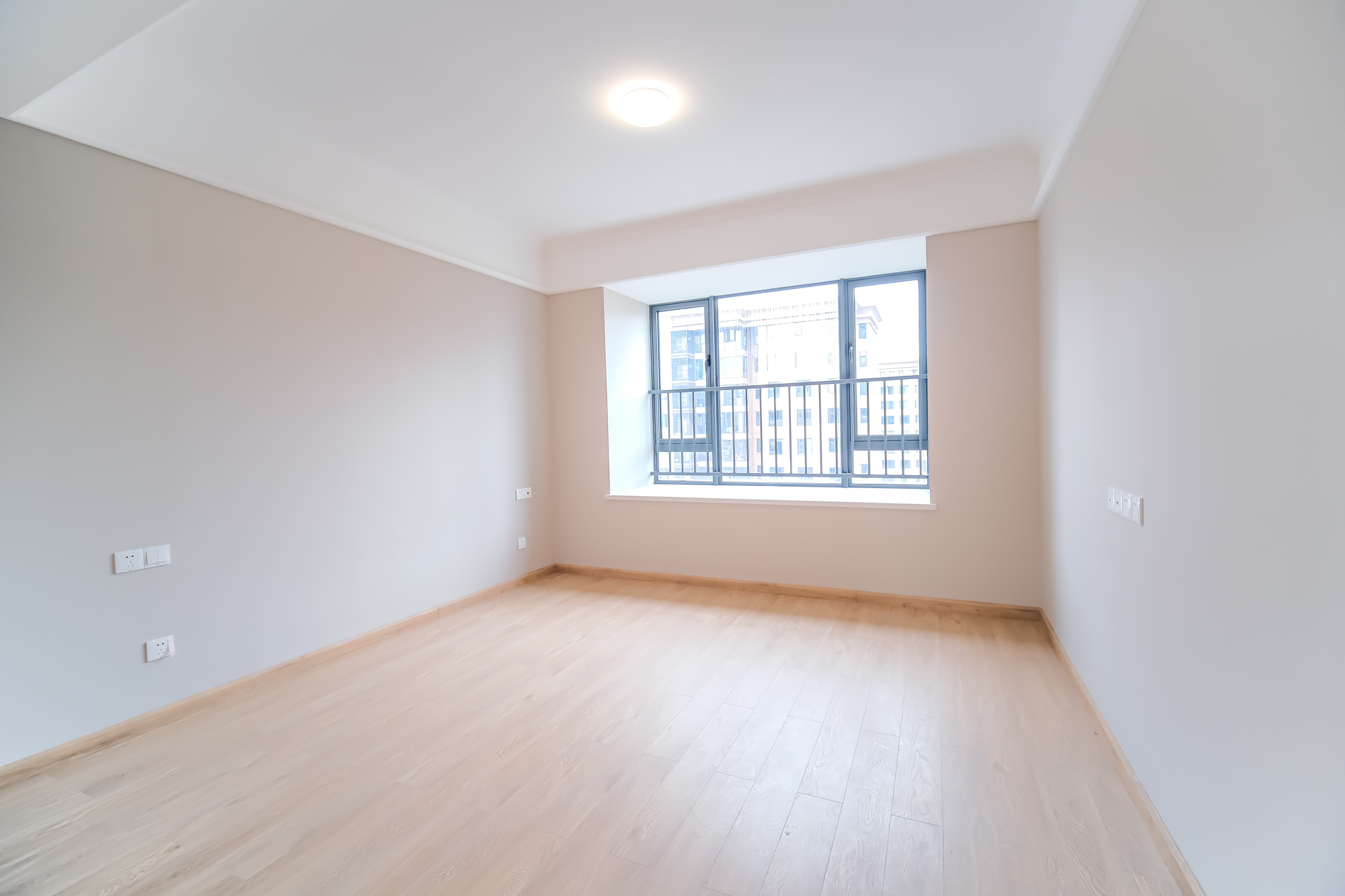 运达锦绣广场  4室2厅2卫    200.0万卧室