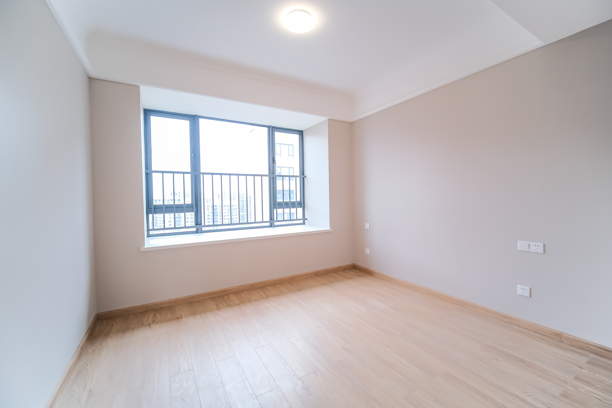 运达锦绣广场  4室2厅2卫    200.0万卧室