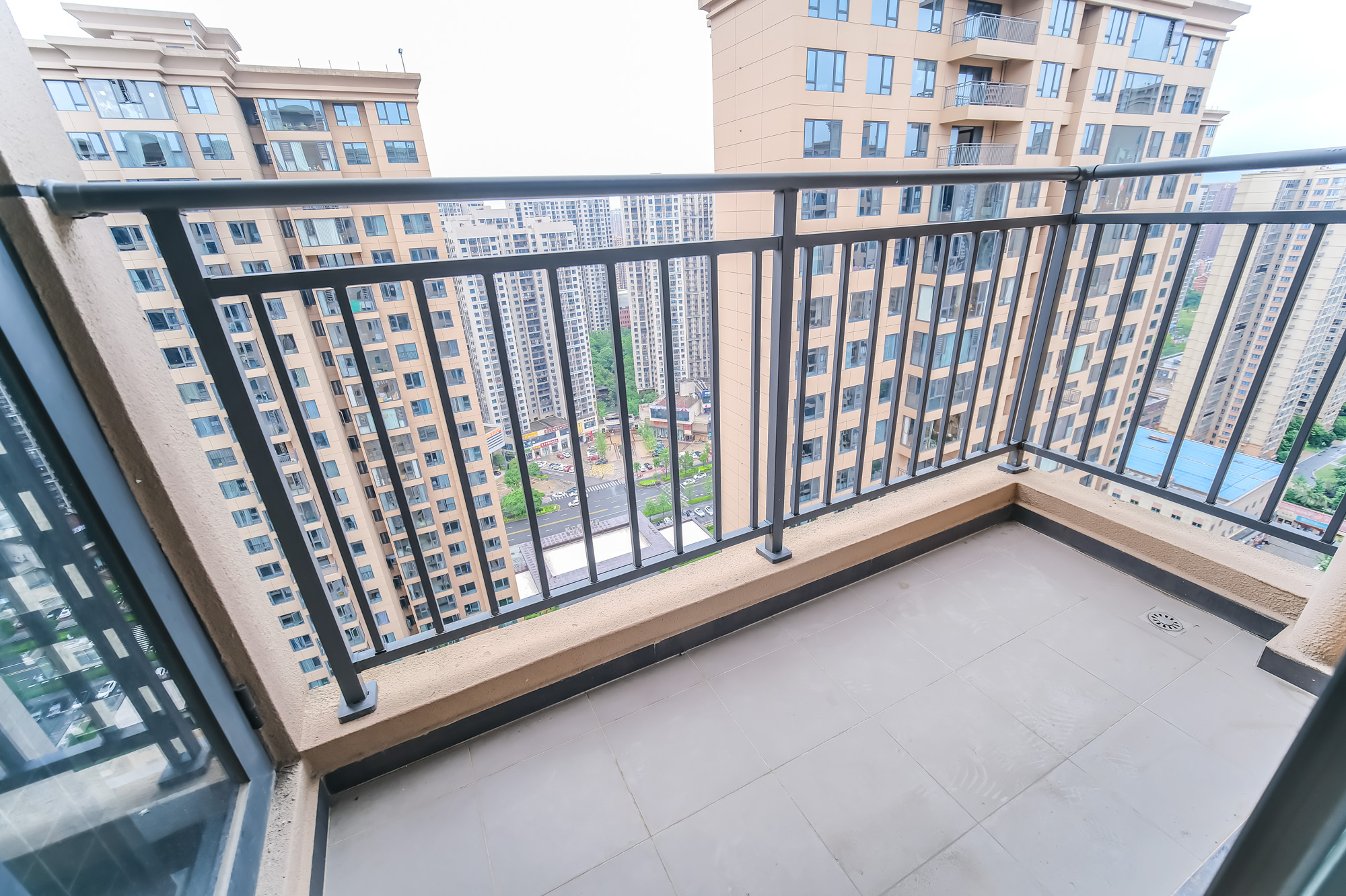 运达锦绣广场  4室2厅2卫    200.0万阳台