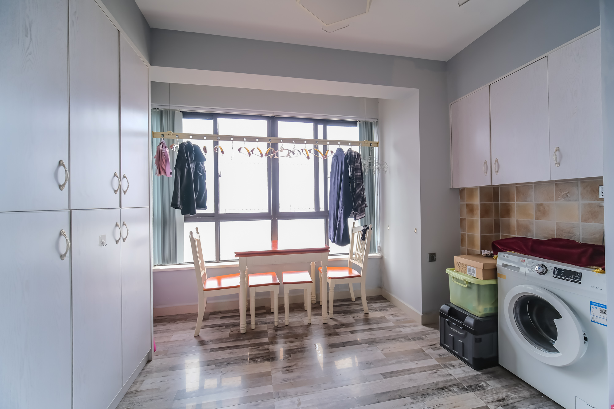 保利香槟国际 3室2厅1卫 80.0万 保利香槟国际 3室2厅1卫 80.0万阳台