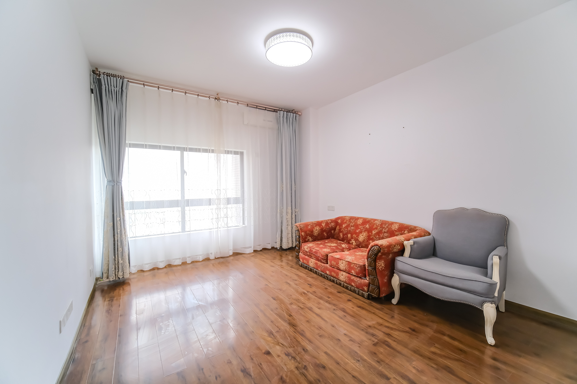 花样年华  4室2厅2卫    69.8万 花样年华  4室2厅2卫    69.8万卧室