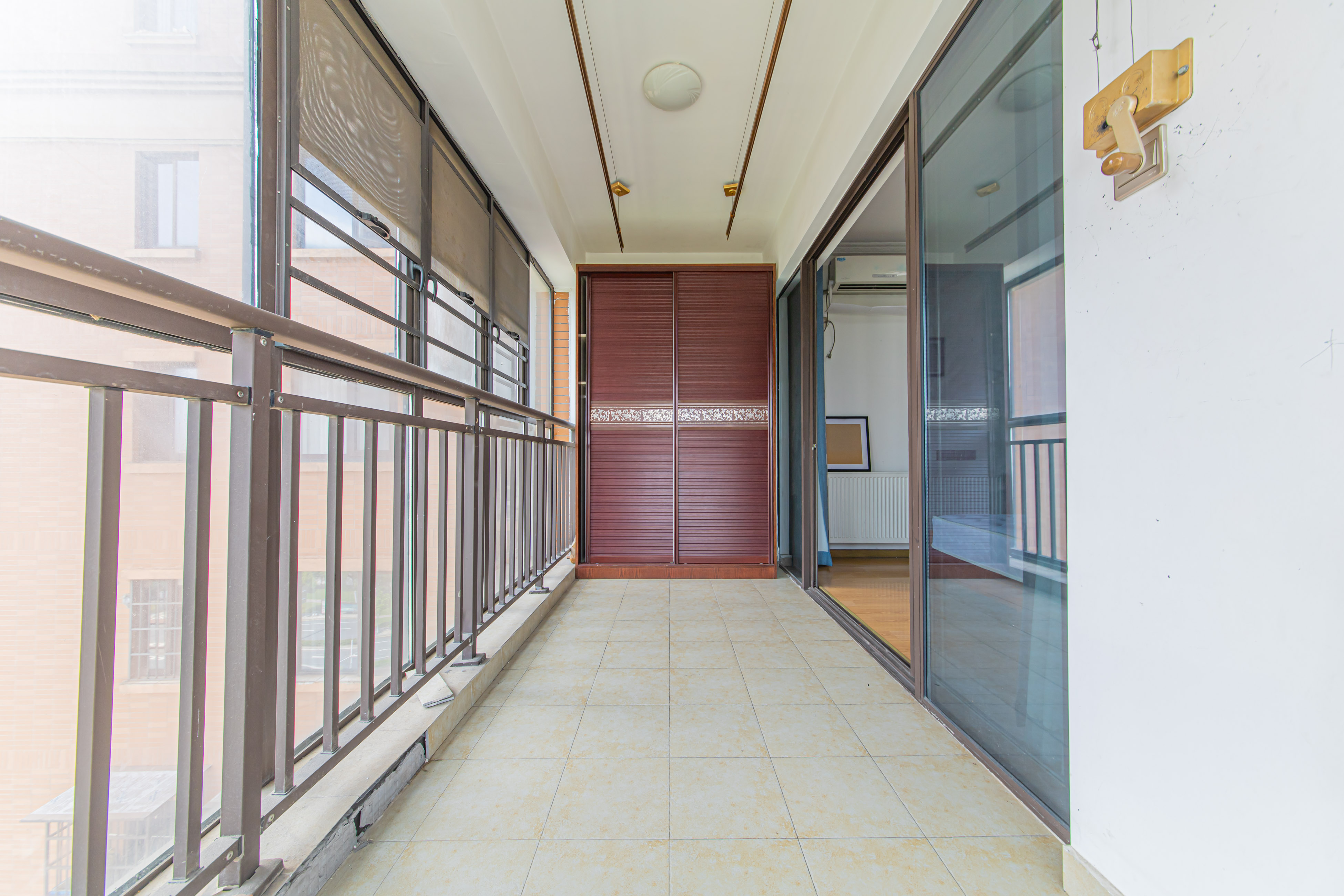 鑫远和城（一、二期）  4室2厅2卫   148.00万阳台