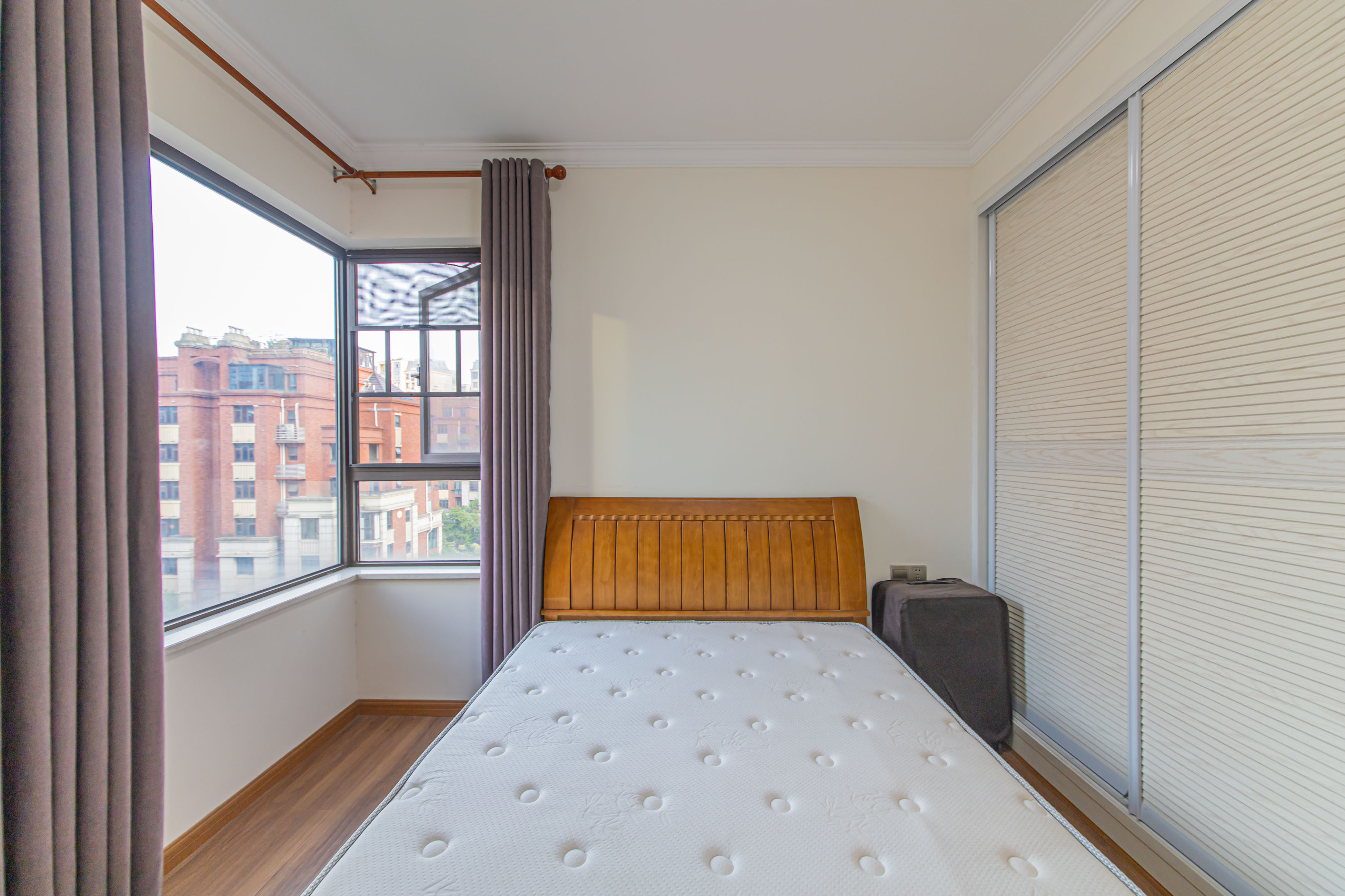 北辰中央公园B区  3室2厅1卫    105.0万 北辰中央公园B区  3室2厅1卫    105.0万卧室