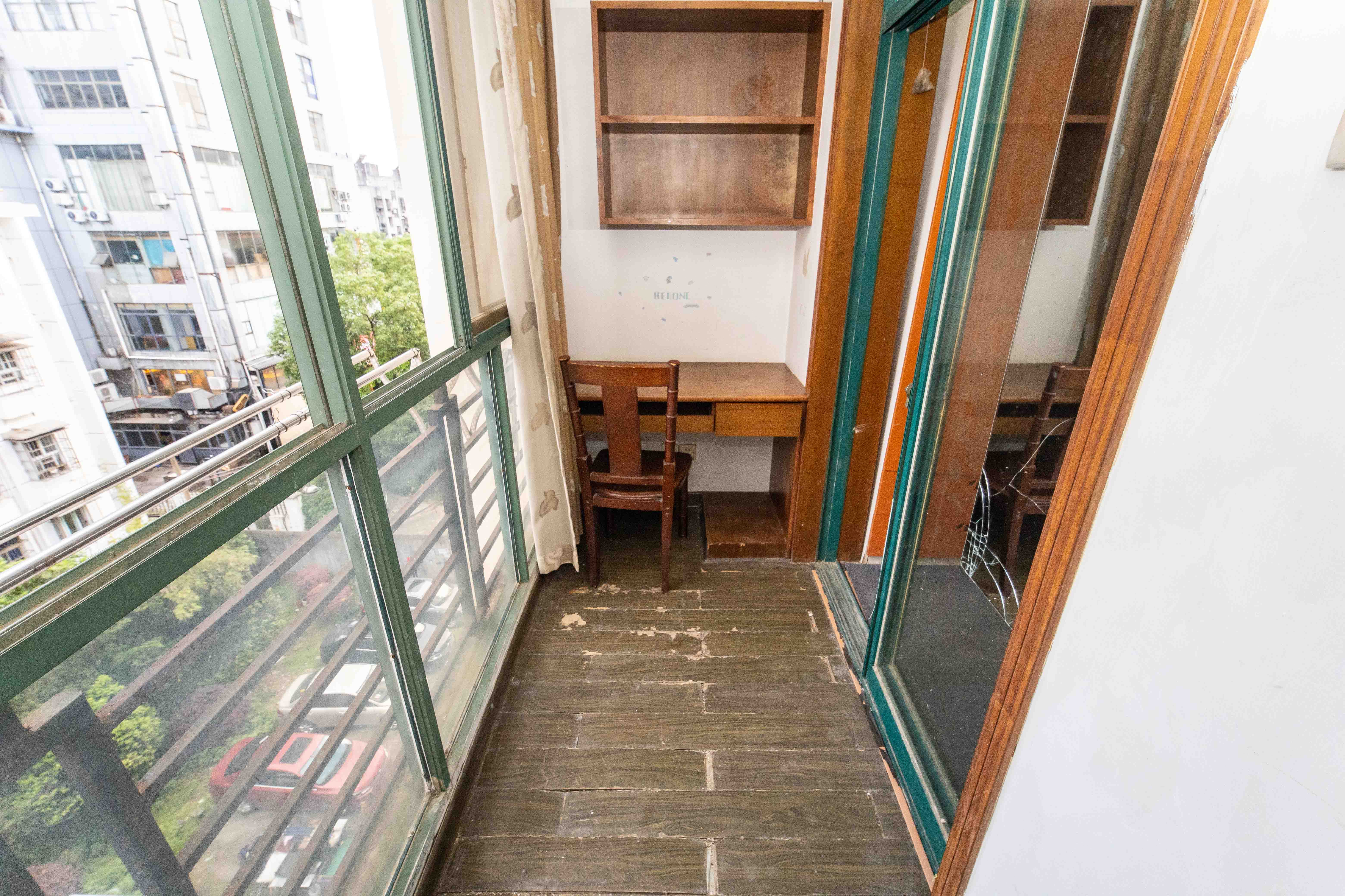 东方新城  3室2厅1卫   72.00万阳台