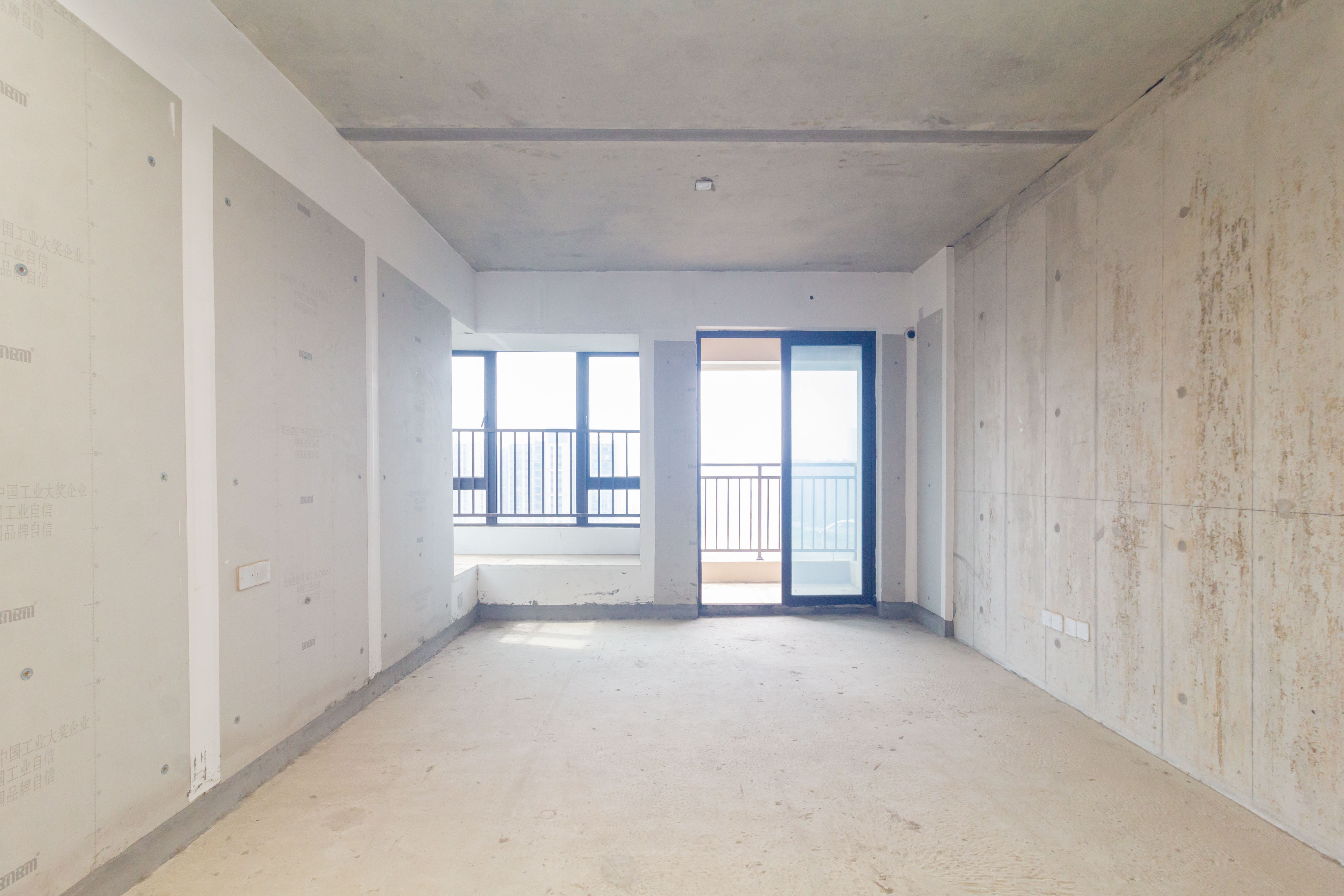 龙湖碧桂园天宸原著 4室2厅2卫 208.0万 龙湖碧桂园天宸原著 4室2厅2卫 208.0万卧室