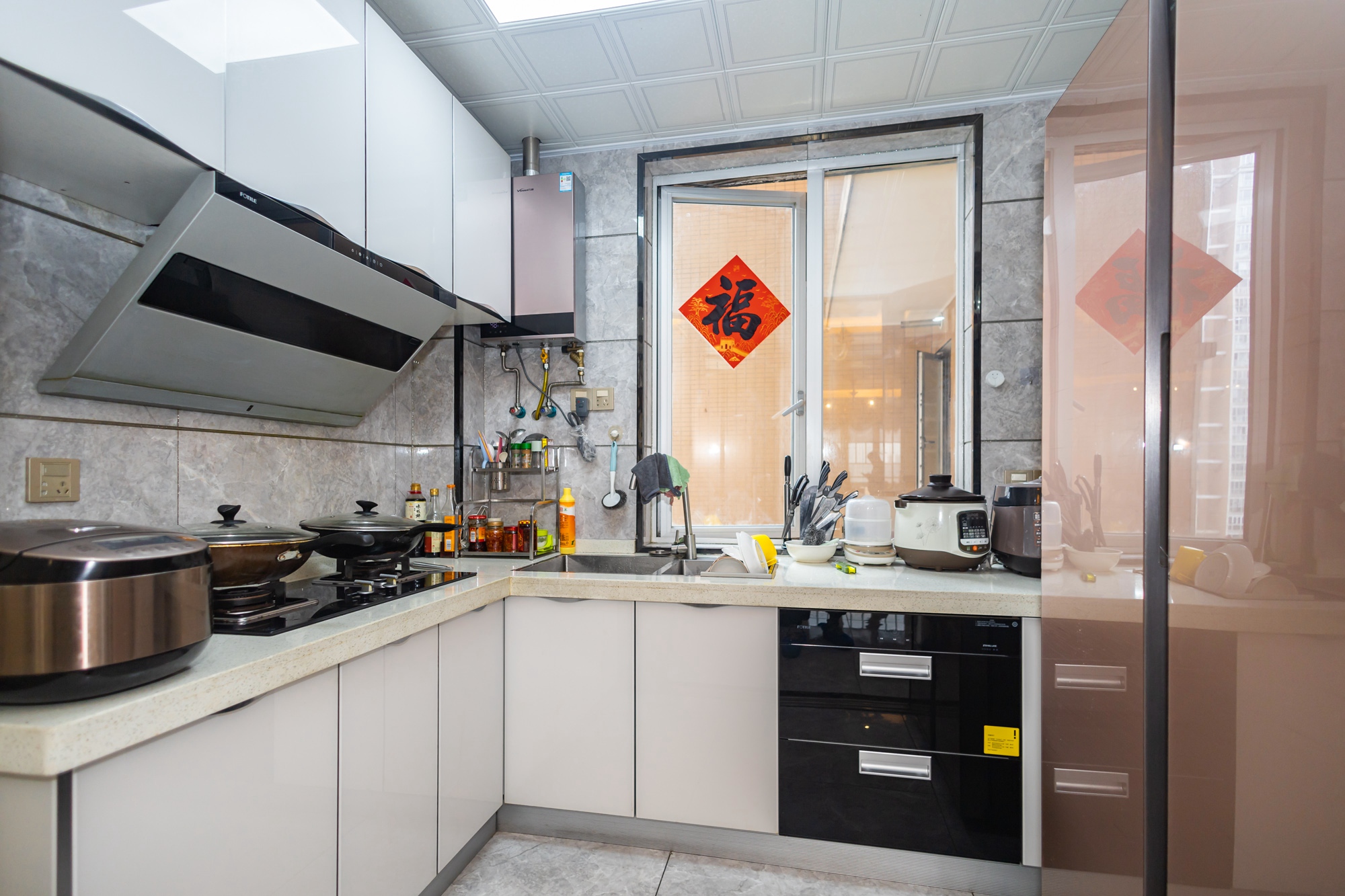 恒广国际景园一二区 3室2厅2卫 101.0万 恒广国际景园一二区 3室2厅2卫 101.0万厨房