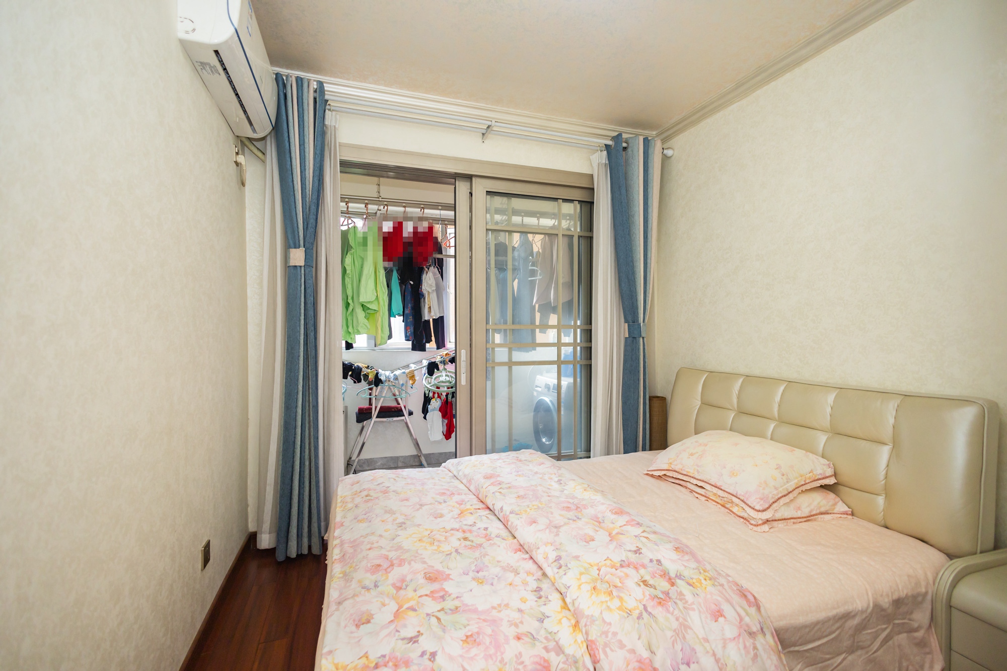 恒广国际景园一二区 3室2厅2卫 101.0万 恒广国际景园一二区 3室2厅2卫 101.0万卧室