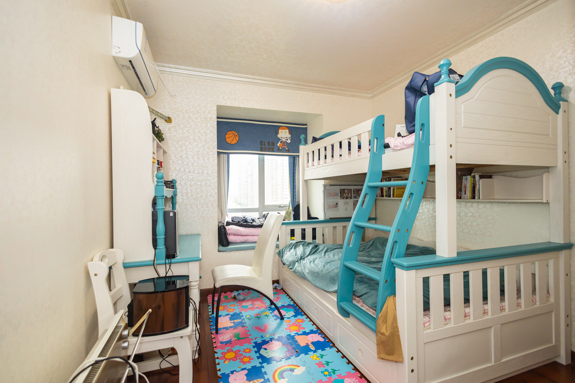 恒广国际景园一二区 3室2厅2卫 101.0万 恒广国际景园一二区 3室2厅2卫 101.0万卧室