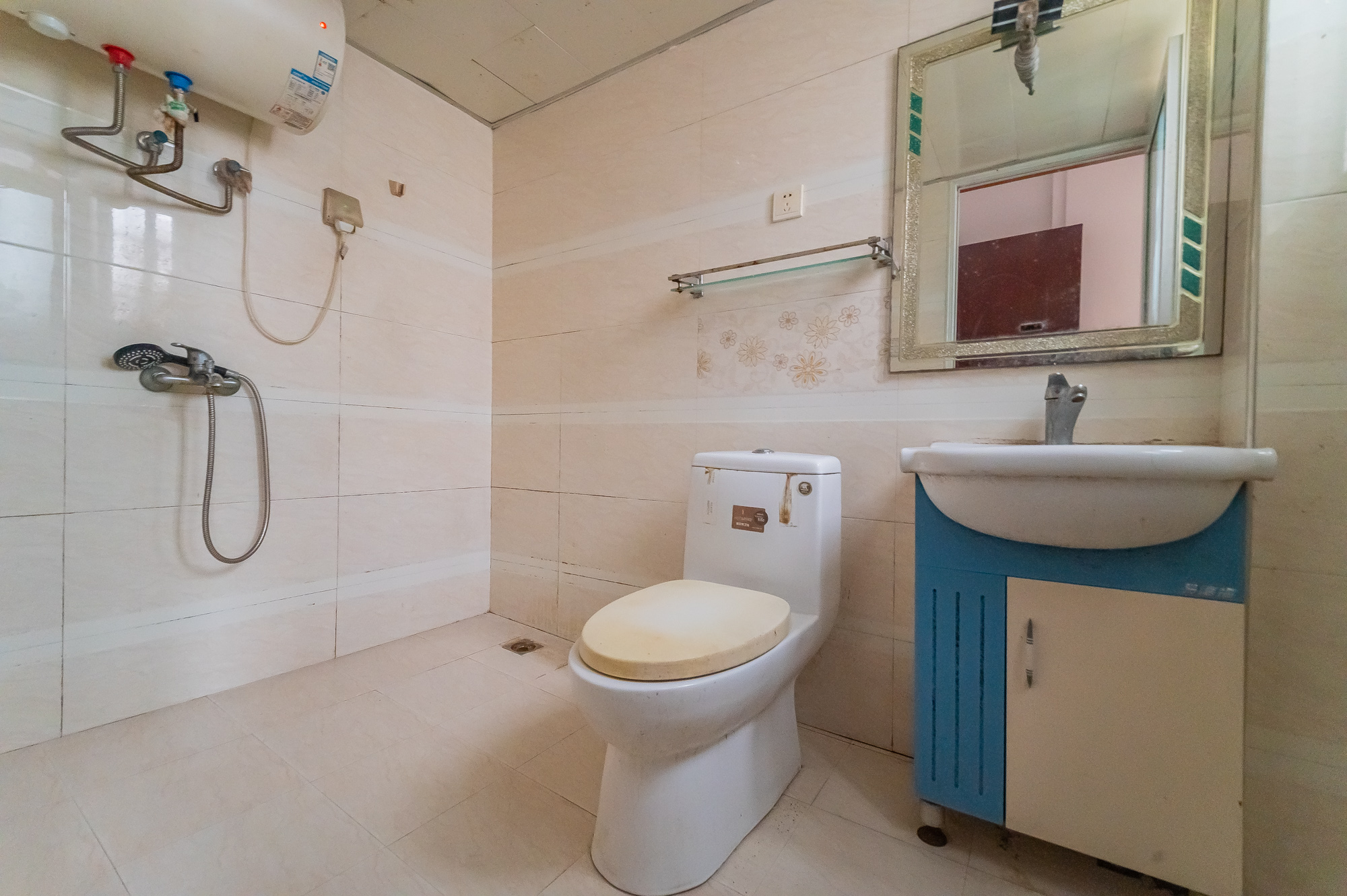 彩都公寓  4室2厅1卫    78.8万 彩都公寓  4室2厅1卫    78.8万卫生间