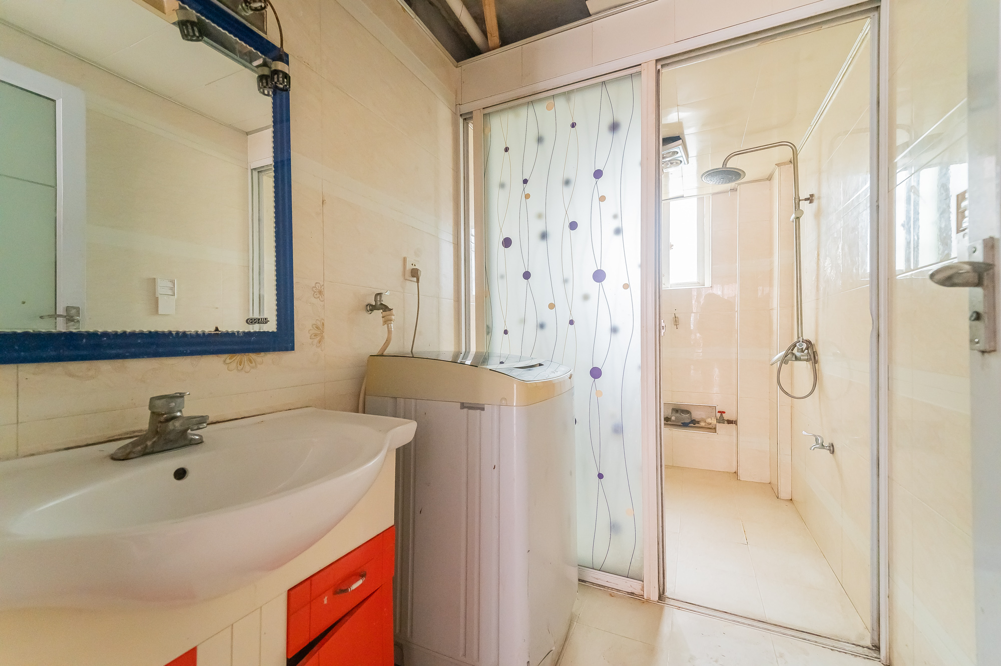 彩都公寓  4室2厅1卫    78.8万 彩都公寓  4室2厅1卫    78.8万卫生间