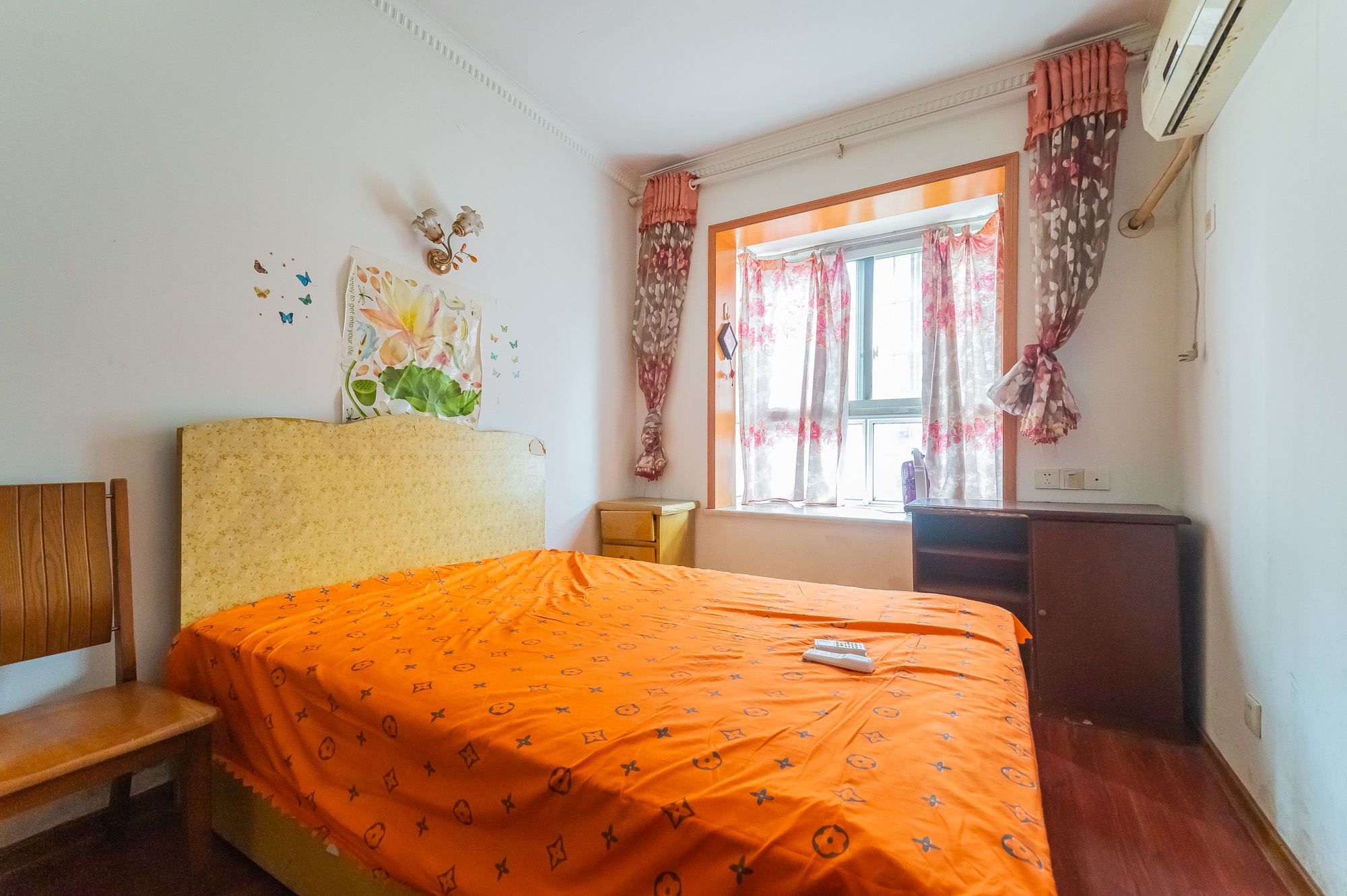 彩都公寓  4室2厅1卫    78.8万 彩都公寓  4室2厅1卫    78.8万卧室