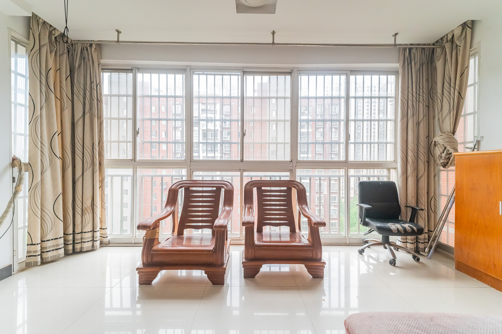 彩都公寓  4室2厅1卫    78.8万 彩都公寓  4室2厅1卫    78.8万阳台