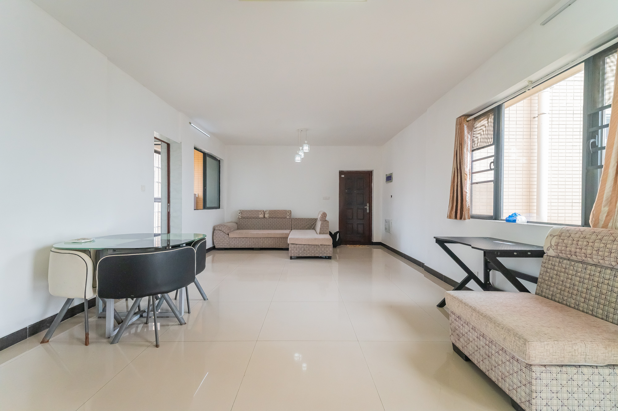 深业睿城 4室2厅2卫 106.8万 深业睿城 4室2厅2卫 106.8万客厅