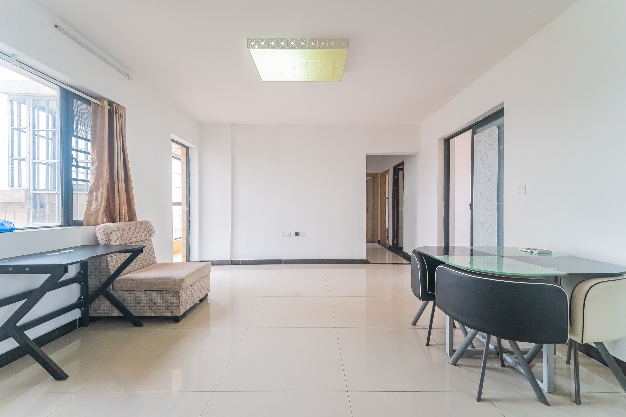 深业睿城 4室2厅2卫 106.8万 深业睿城 4室2厅2卫 106.8万客厅