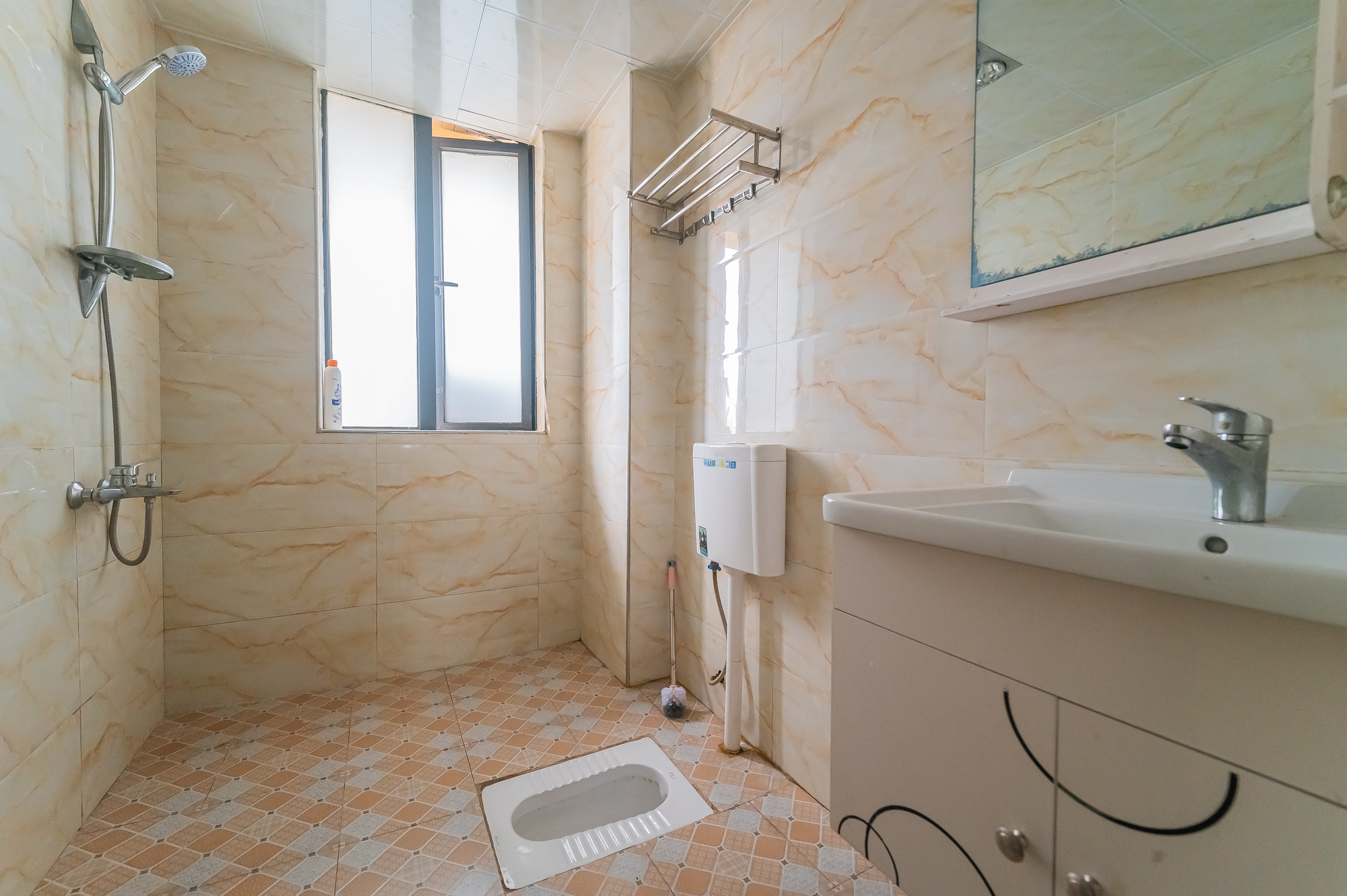 深业睿城 4室2厅2卫 106.8万 深业睿城 4室2厅2卫 106.8万卫生间