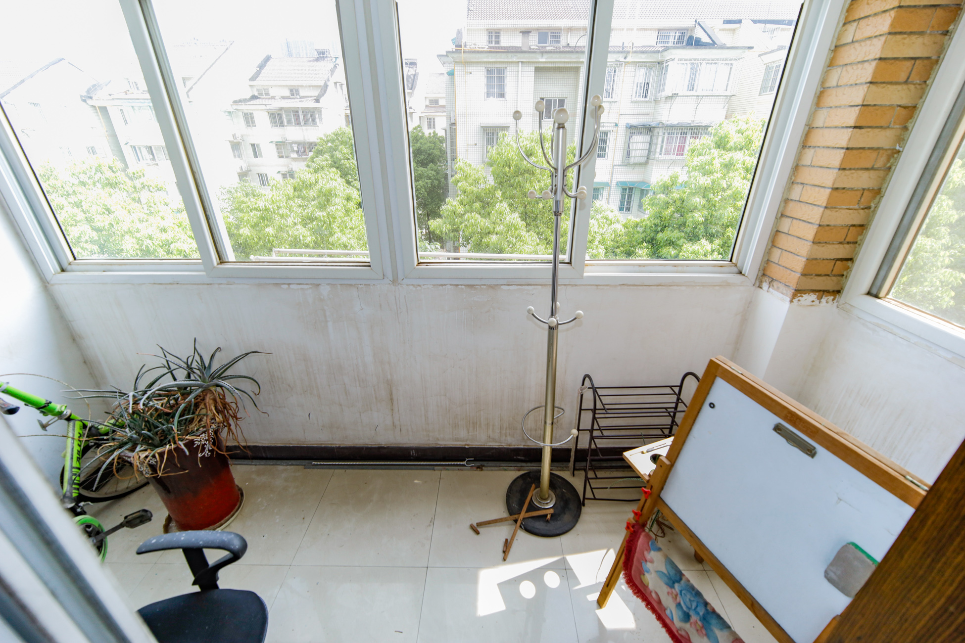 德馨园 3室2厅2卫 54.0万 德馨园 3室2厅2卫 54.0万阳台