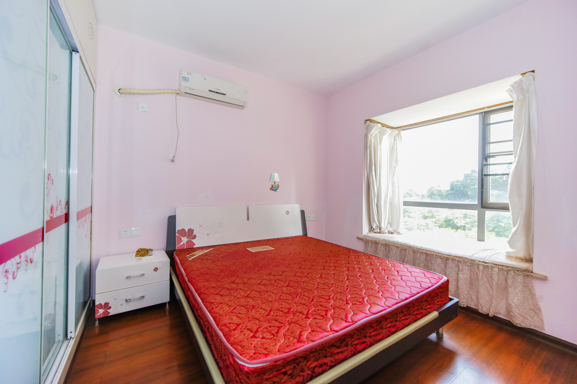 上海城小区 2室2厅1卫 66.00万 上海城小区 2室2厅1卫 66.00万卧室