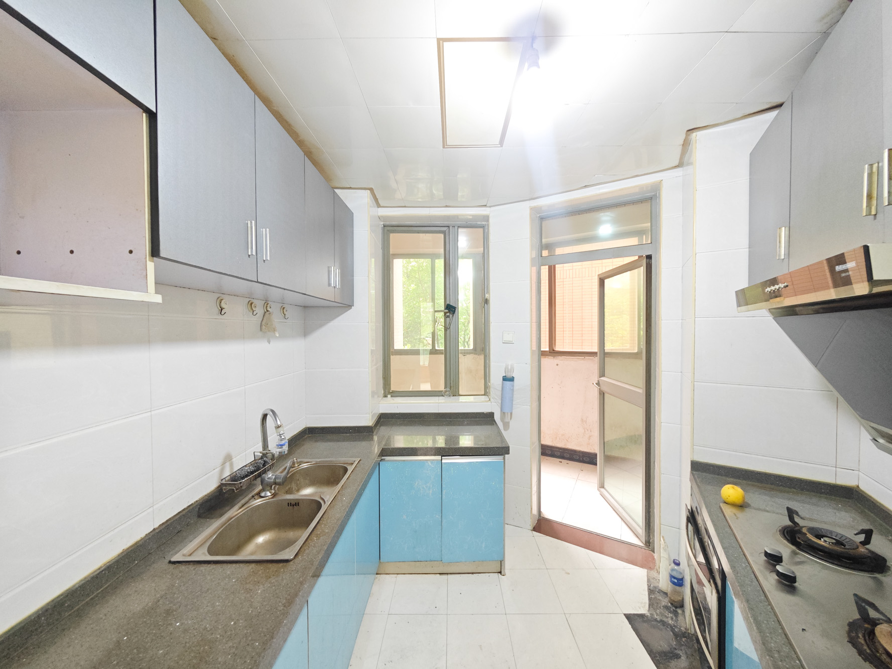 新城新世界一二三期  4室2厅2卫    100.0万 新城新世界一二三期  4室2厅2卫    100.0万厨房