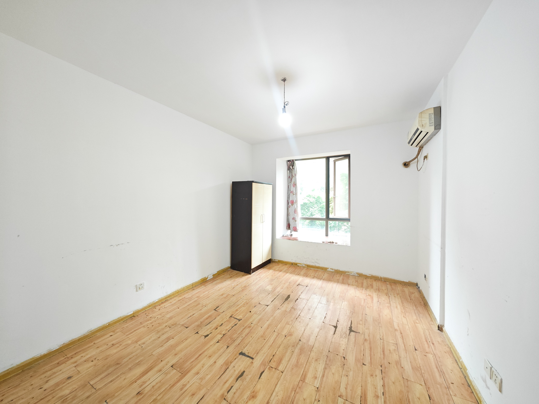 新城新世界一二三期  4室2厅2卫    100.0万 新城新世界一二三期  4室2厅2卫    100.0万卧室