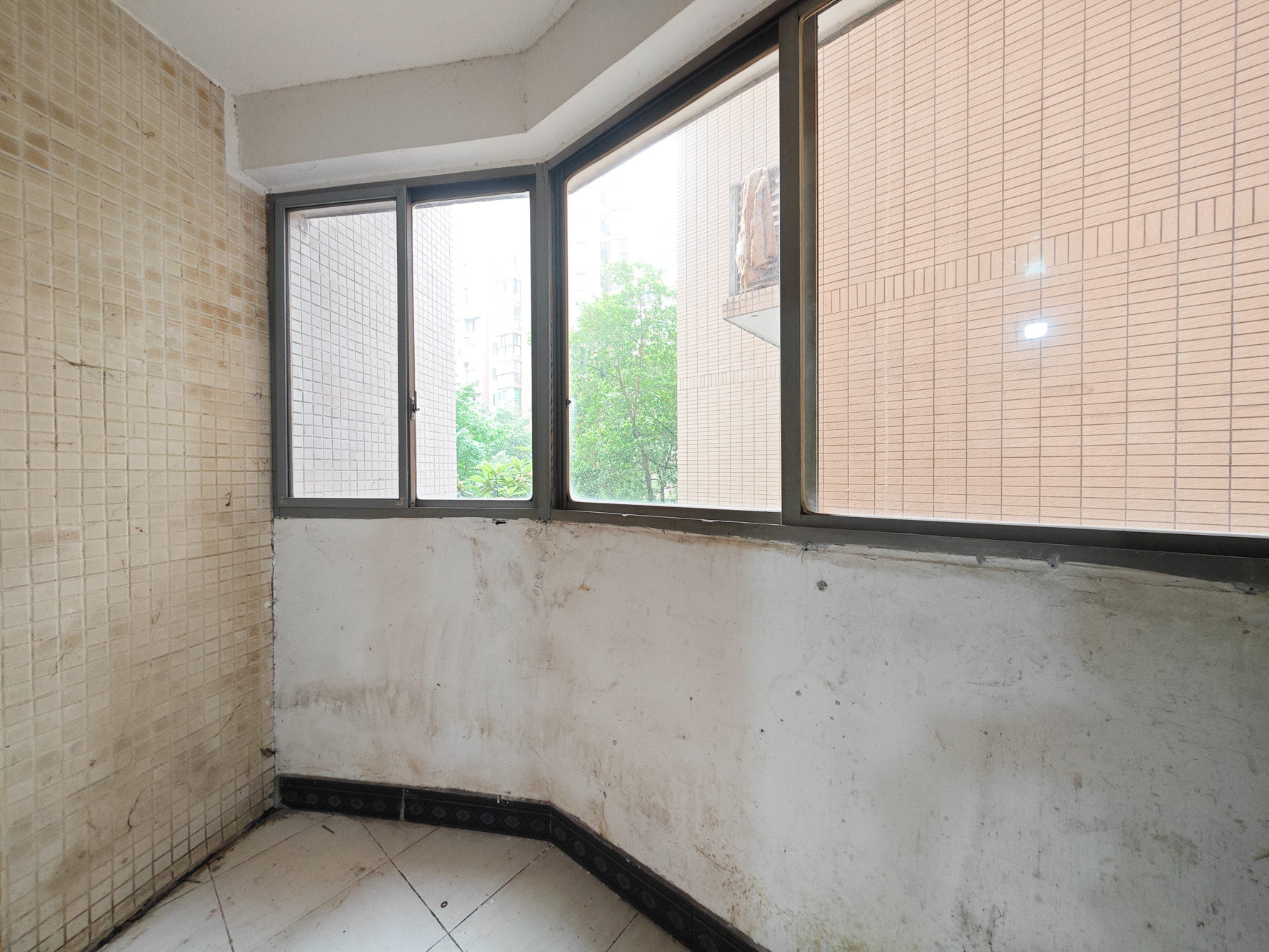 新城新世界一二三期  4室2厅2卫    100.0万 新城新世界一二三期  4室2厅2卫    100.0万阳台