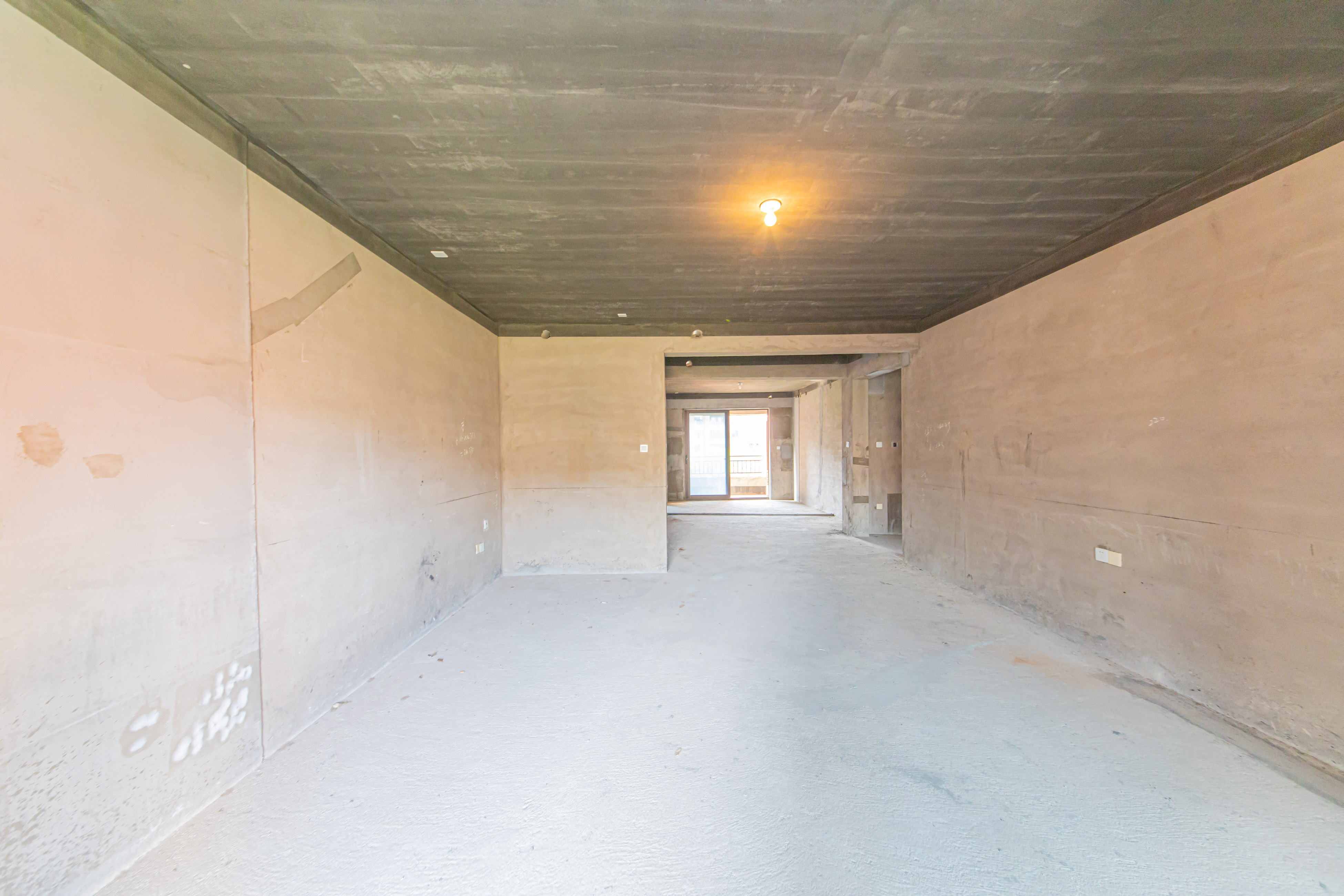 鑫远紫樾香山一期 5室2厅2卫 460.0万 鑫远紫樾香山一期 5室2厅2卫 460.0万客厅