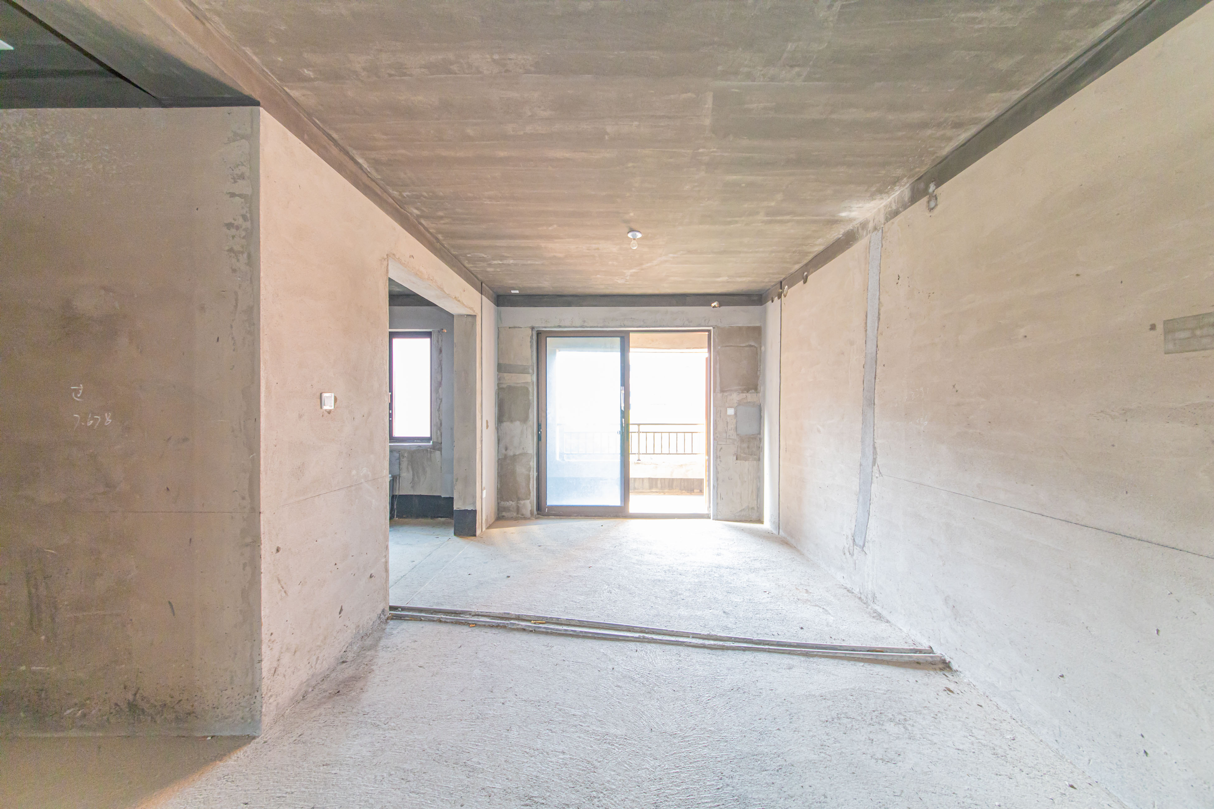 鑫远紫樾香山一期 5室2厅2卫 460.0万 鑫远紫樾香山一期 5室2厅2卫 460.0万客厅