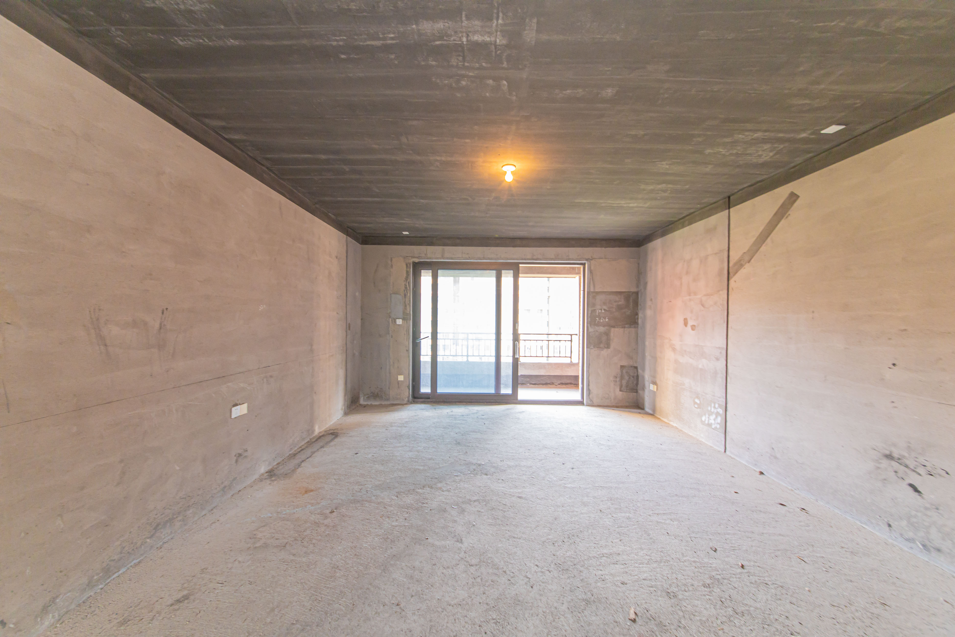 鑫远紫樾香山一期 5室2厅2卫 460.0万 鑫远紫樾香山一期 5室2厅2卫 460.0万客厅