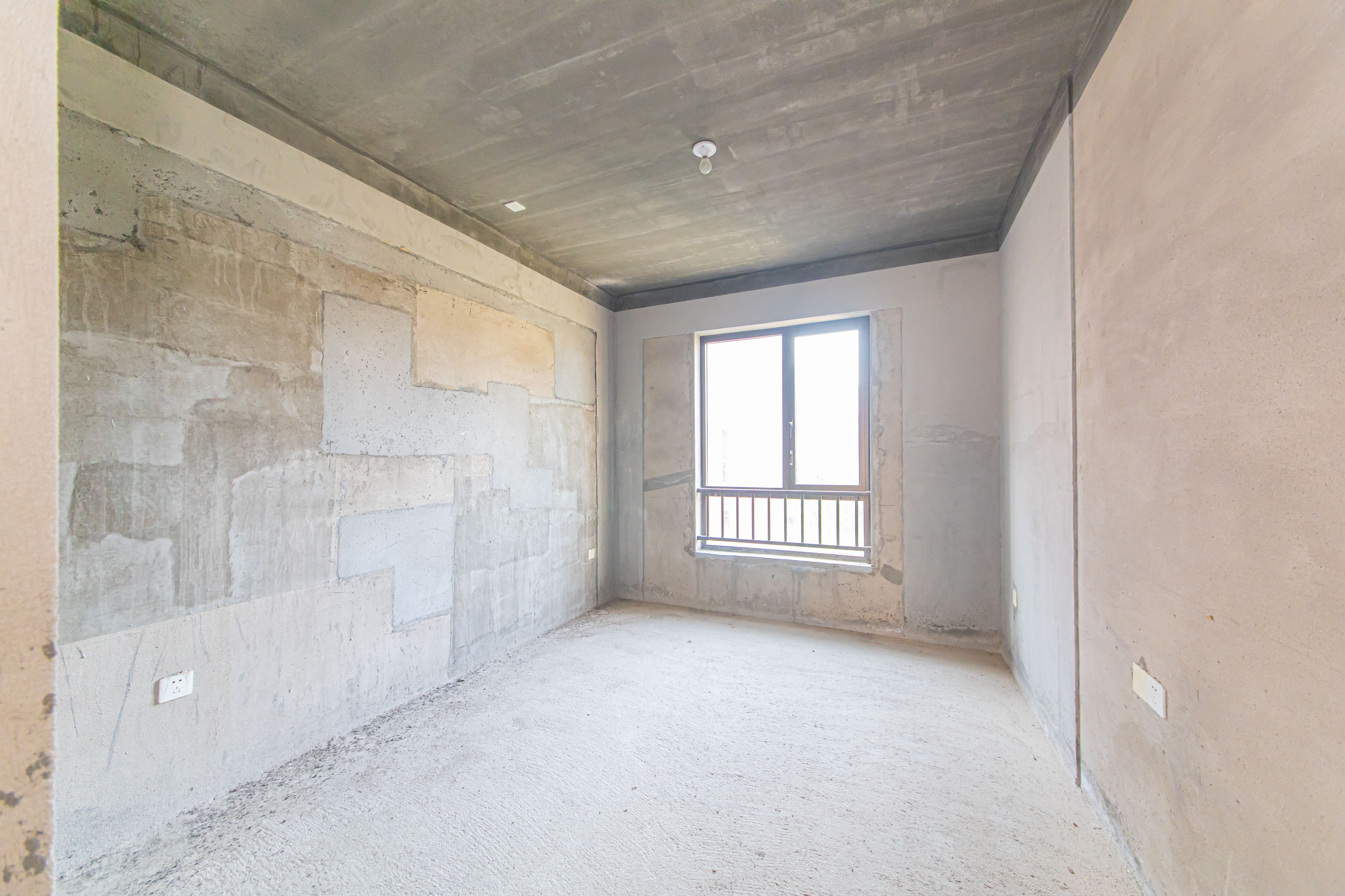 鑫远紫樾香山一期 5室2厅2卫 460.0万 鑫远紫樾香山一期 5室2厅2卫 460.0万卧室