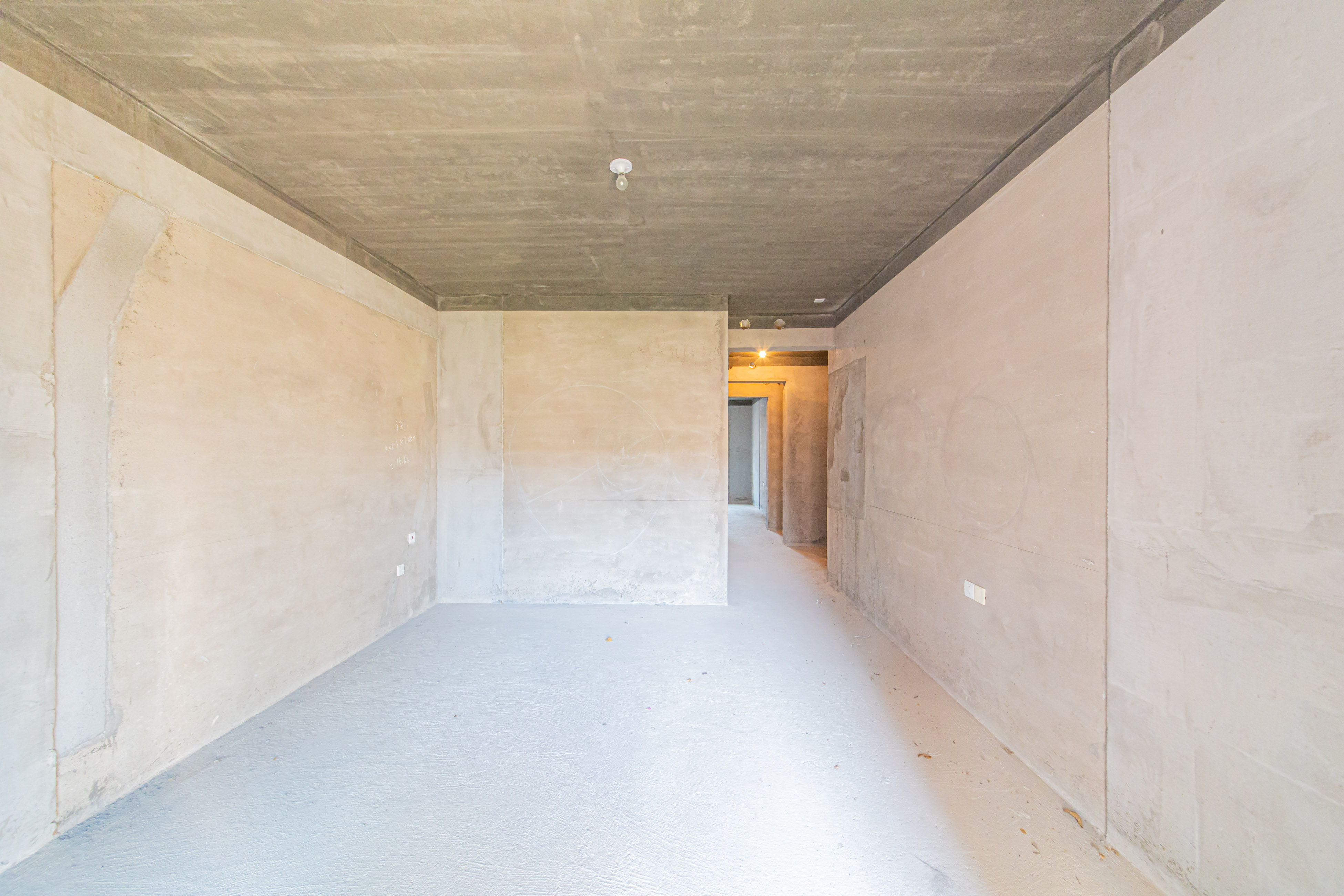 鑫远紫樾香山一期 5室2厅2卫 460.0万 鑫远紫樾香山一期 5室2厅2卫 460.0万卧室