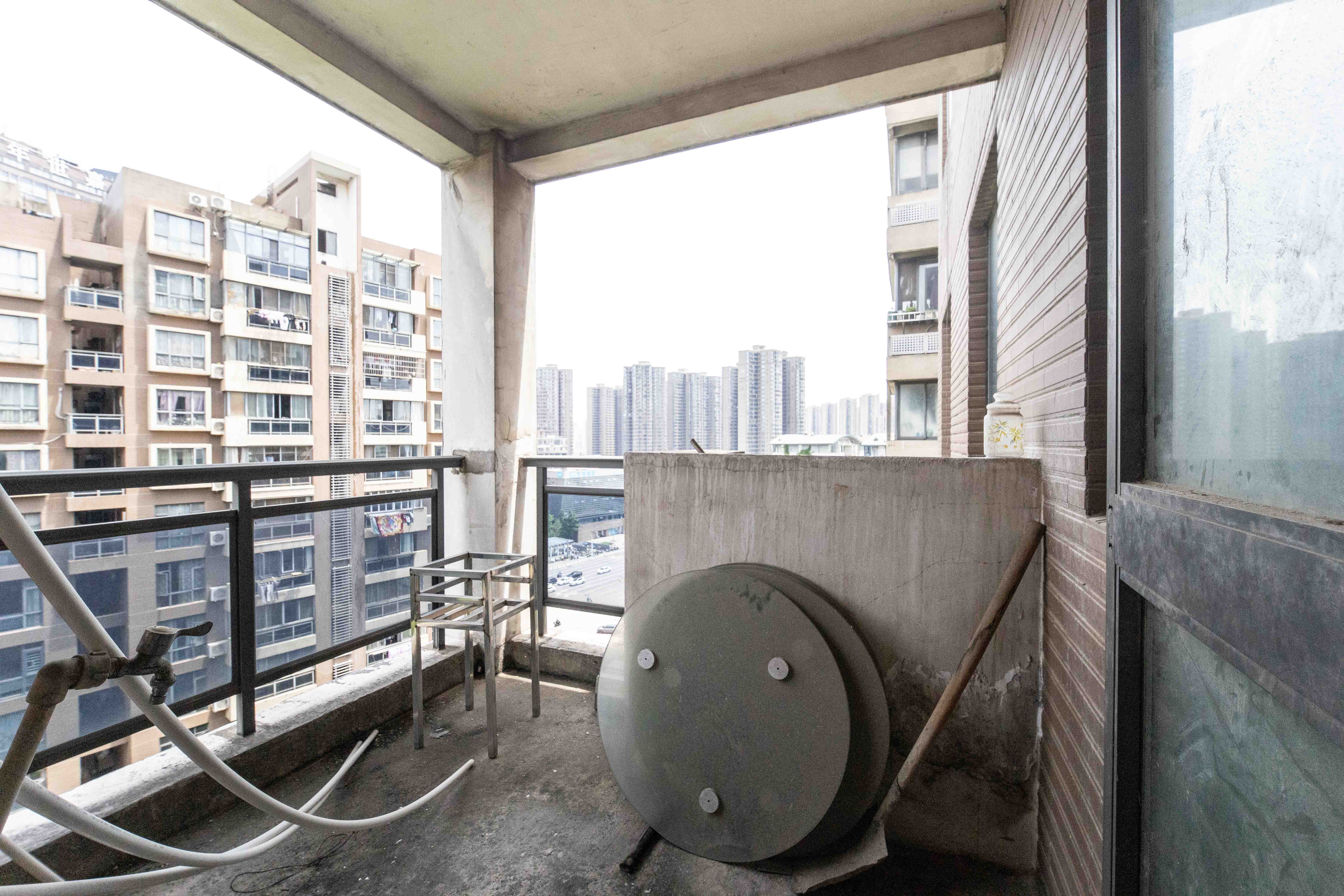 仁和香堤雅境  6室2厅3卫   225.00万阳台
