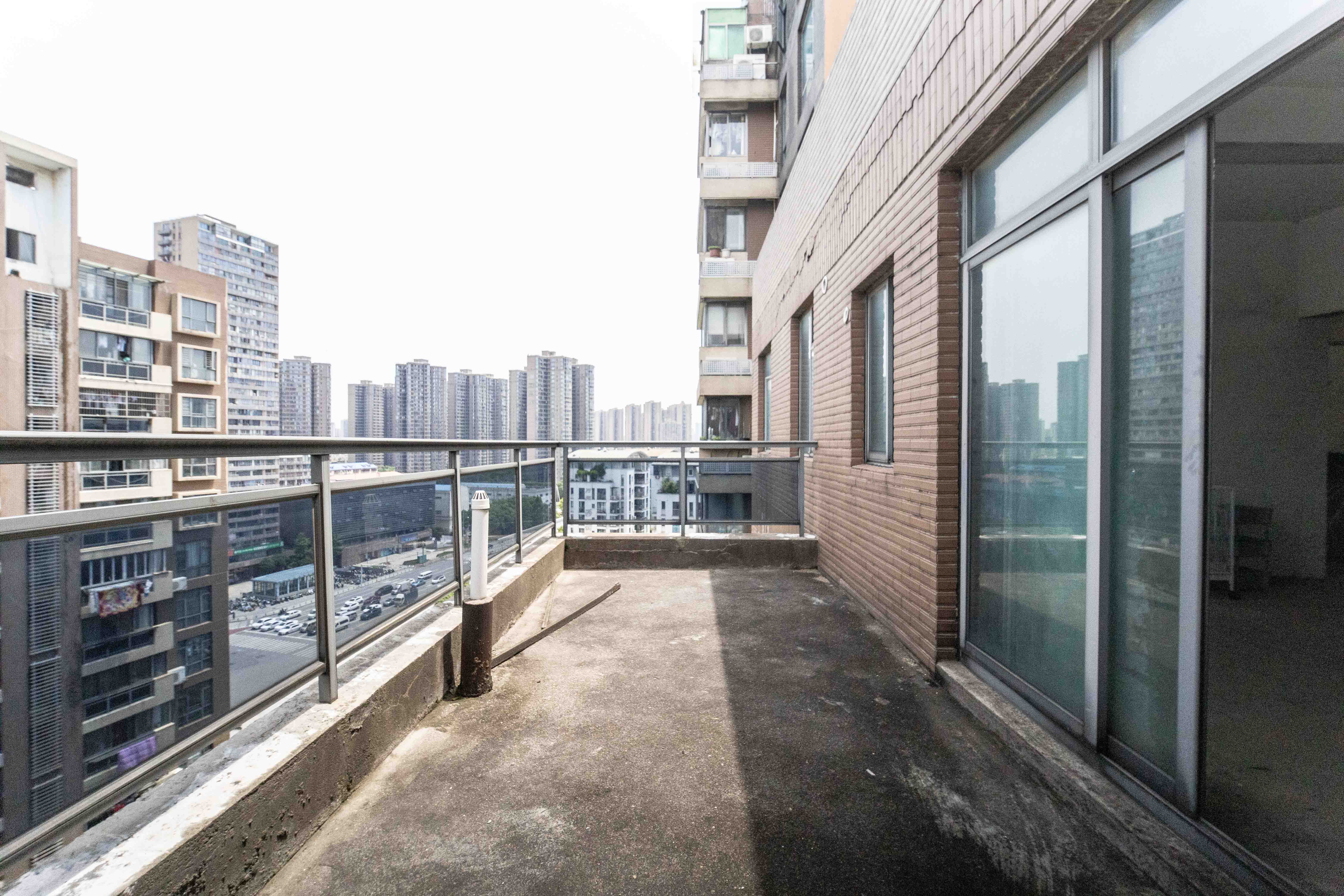 仁和香堤雅境  6室2厅3卫   225.00万阳台