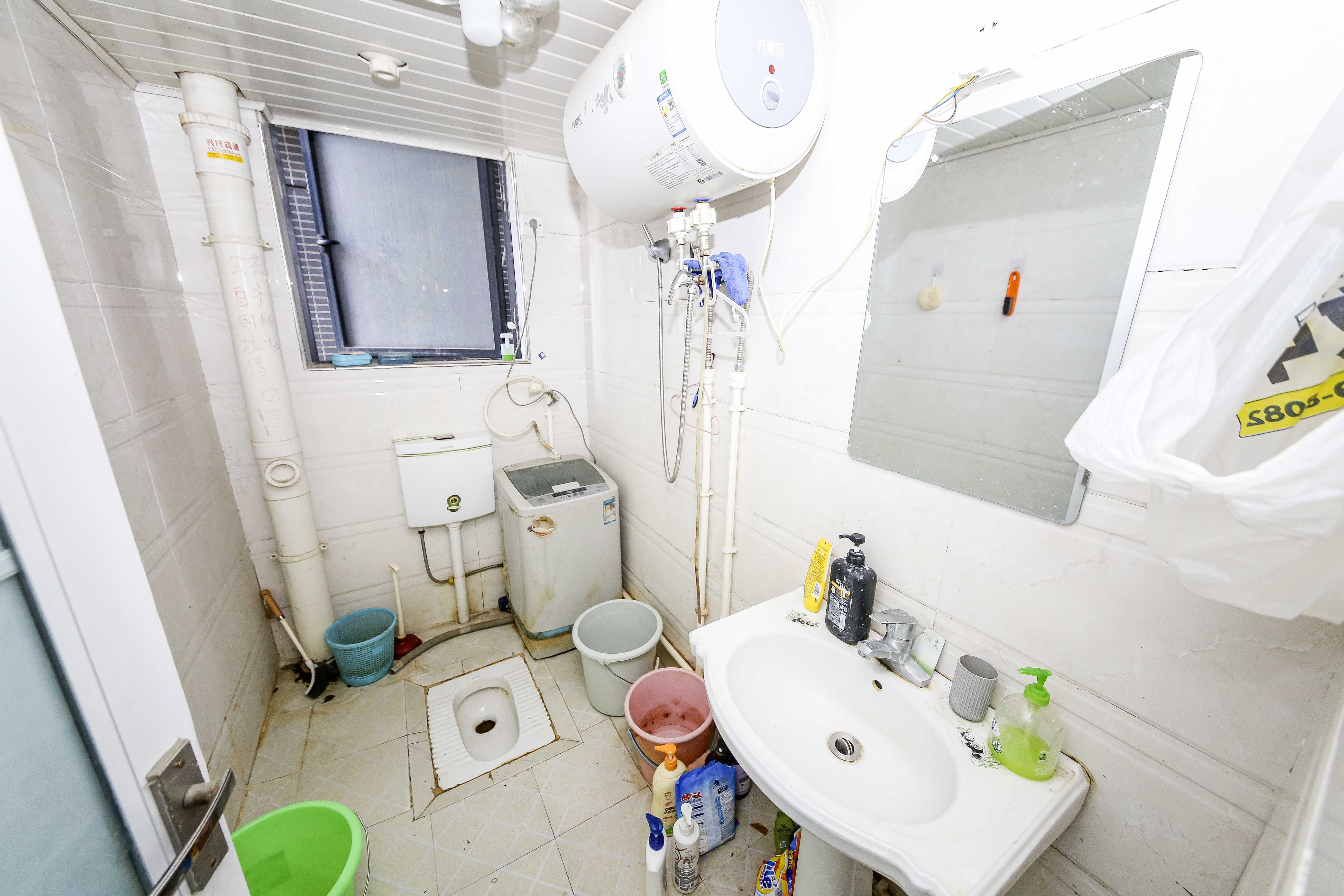 和庄  3室2厅1卫   83.80万卫生间