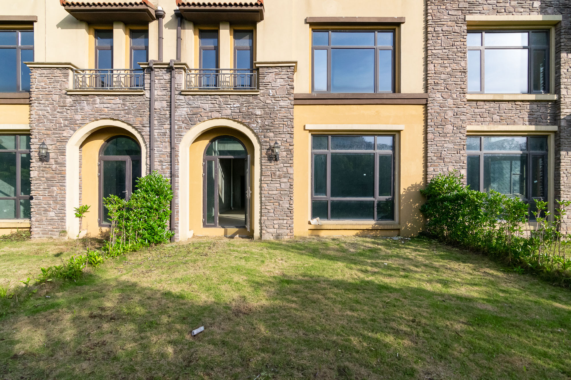 金地三千府(金地湖山樾、金地自在城)  5室2厅2卫    400.0万 金地三千府(金地湖山樾、金地自在城)  5室2厅2卫    400.0万其他