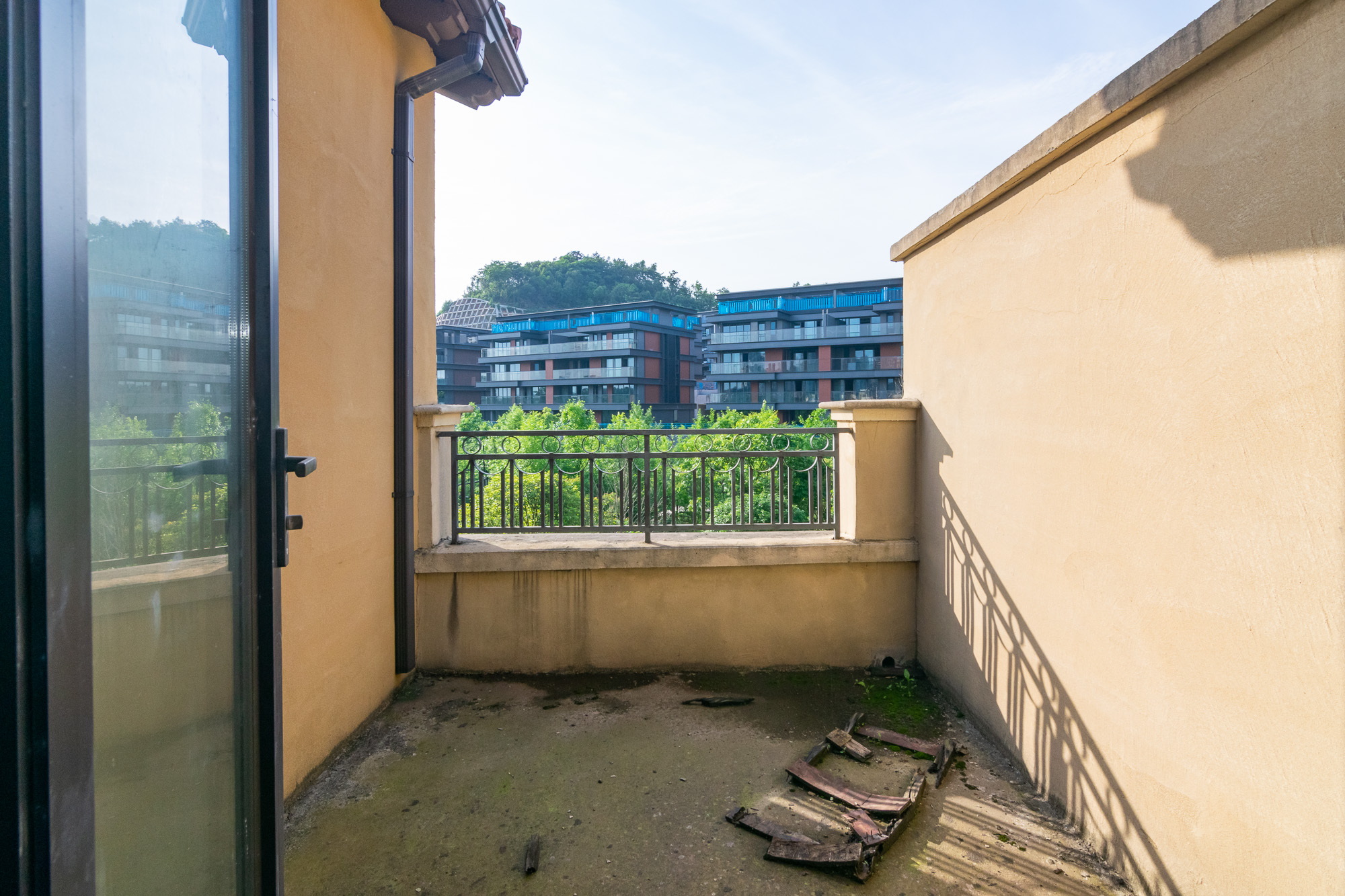 金地三千府(金地湖山樾、金地自在城)  5室2厅2卫    400.0万 金地三千府(金地湖山樾、金地自在城)  5室2厅2卫    400.0万阳台