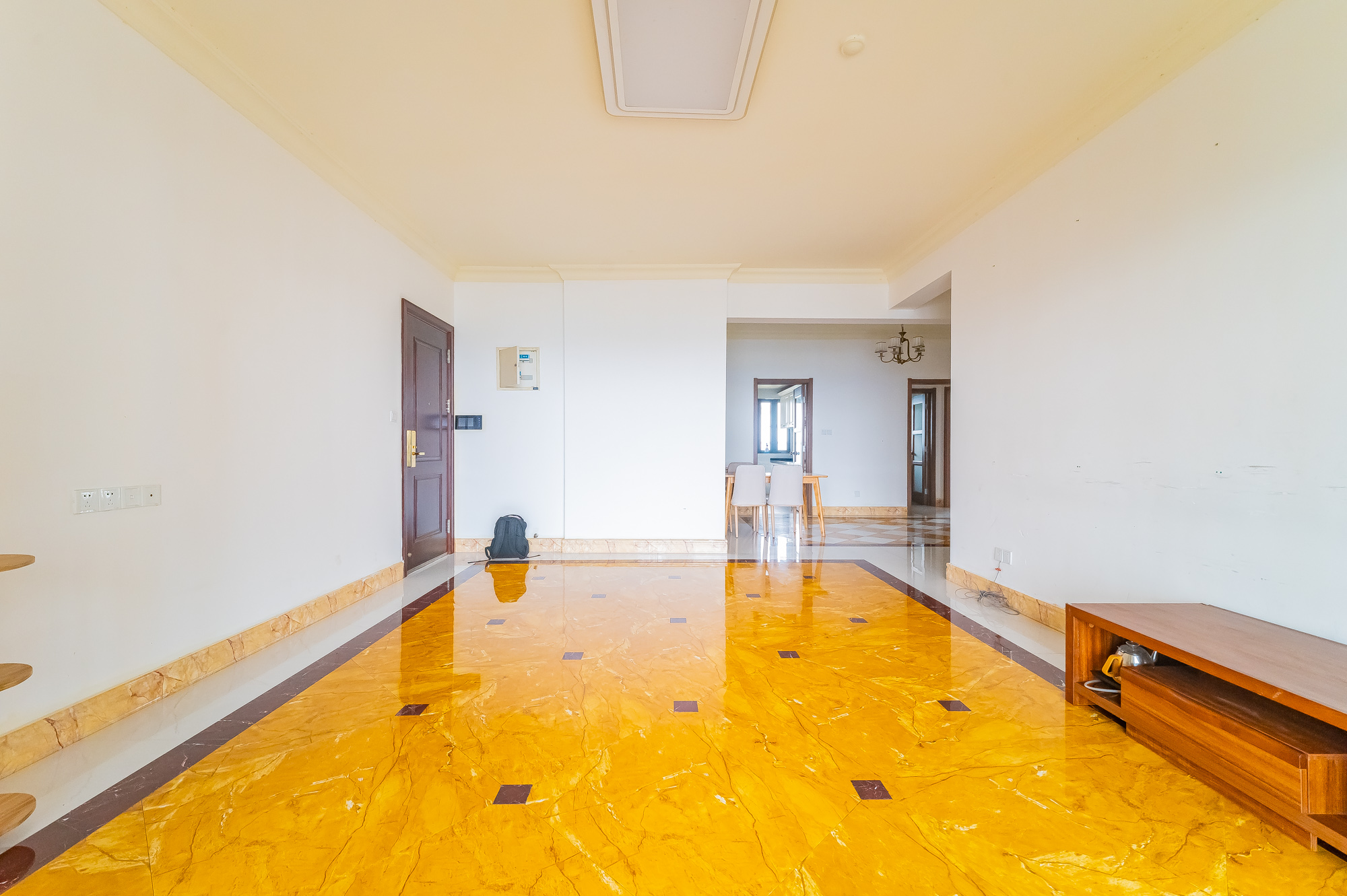 碧桂园威尼斯城 4室2厅2卫 120.5万 碧桂园威尼斯城 4室2厅2卫 120.5万客厅