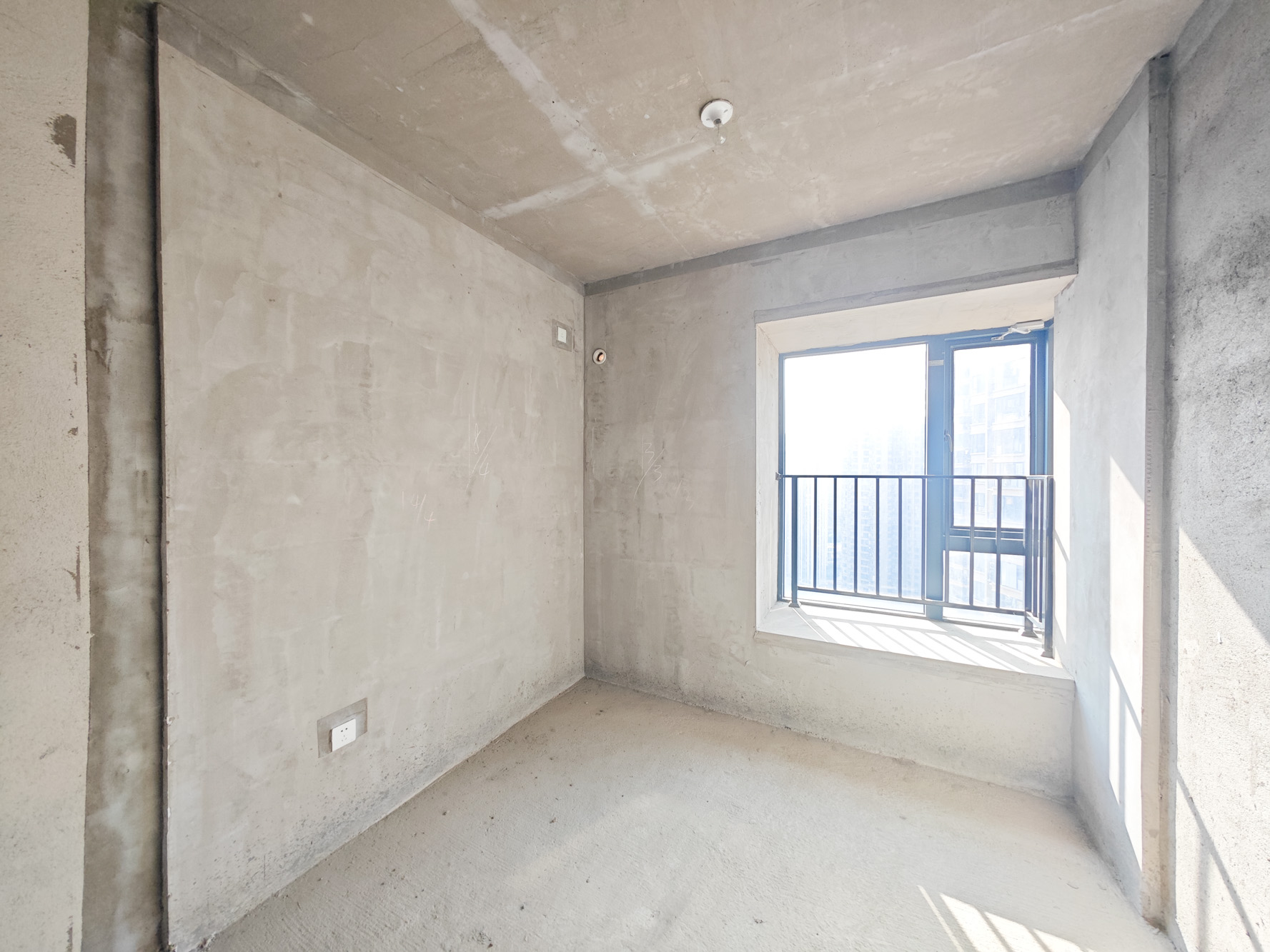 中建嘉和城  4室2厅2卫   155.00万卧室