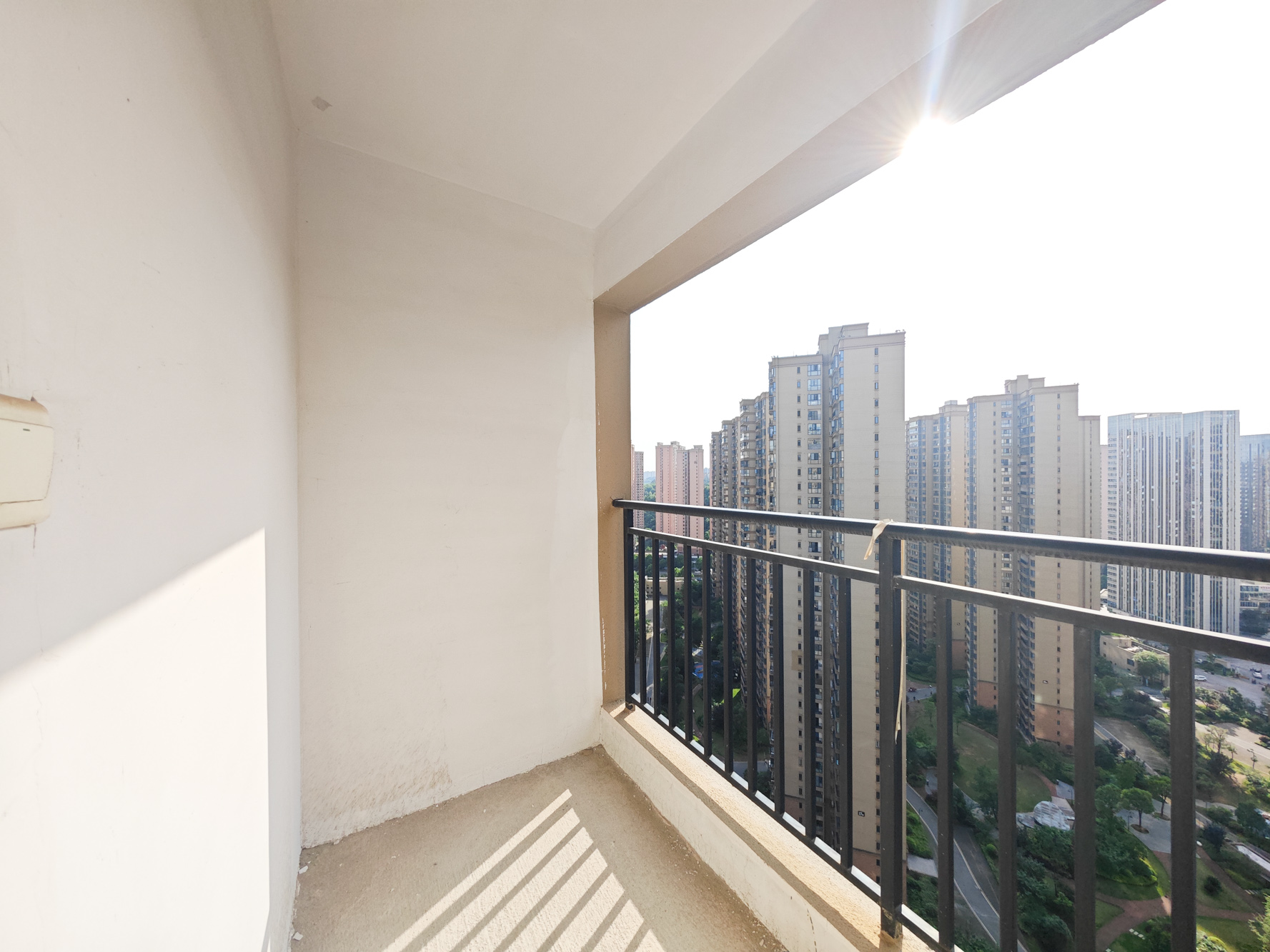 中建嘉和城  4室2厅2卫   155.00万阳台