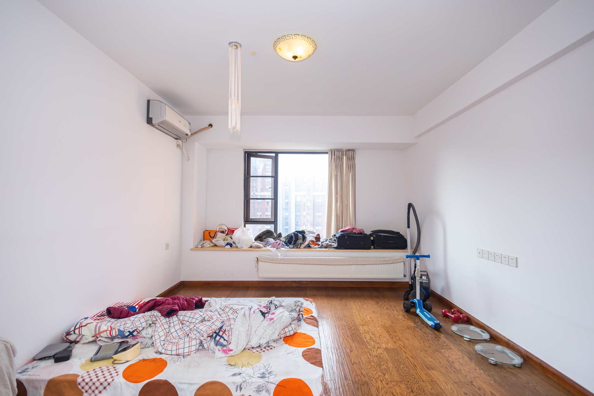 华润凤凰城二期  5室2厅2卫    119.0万卧室