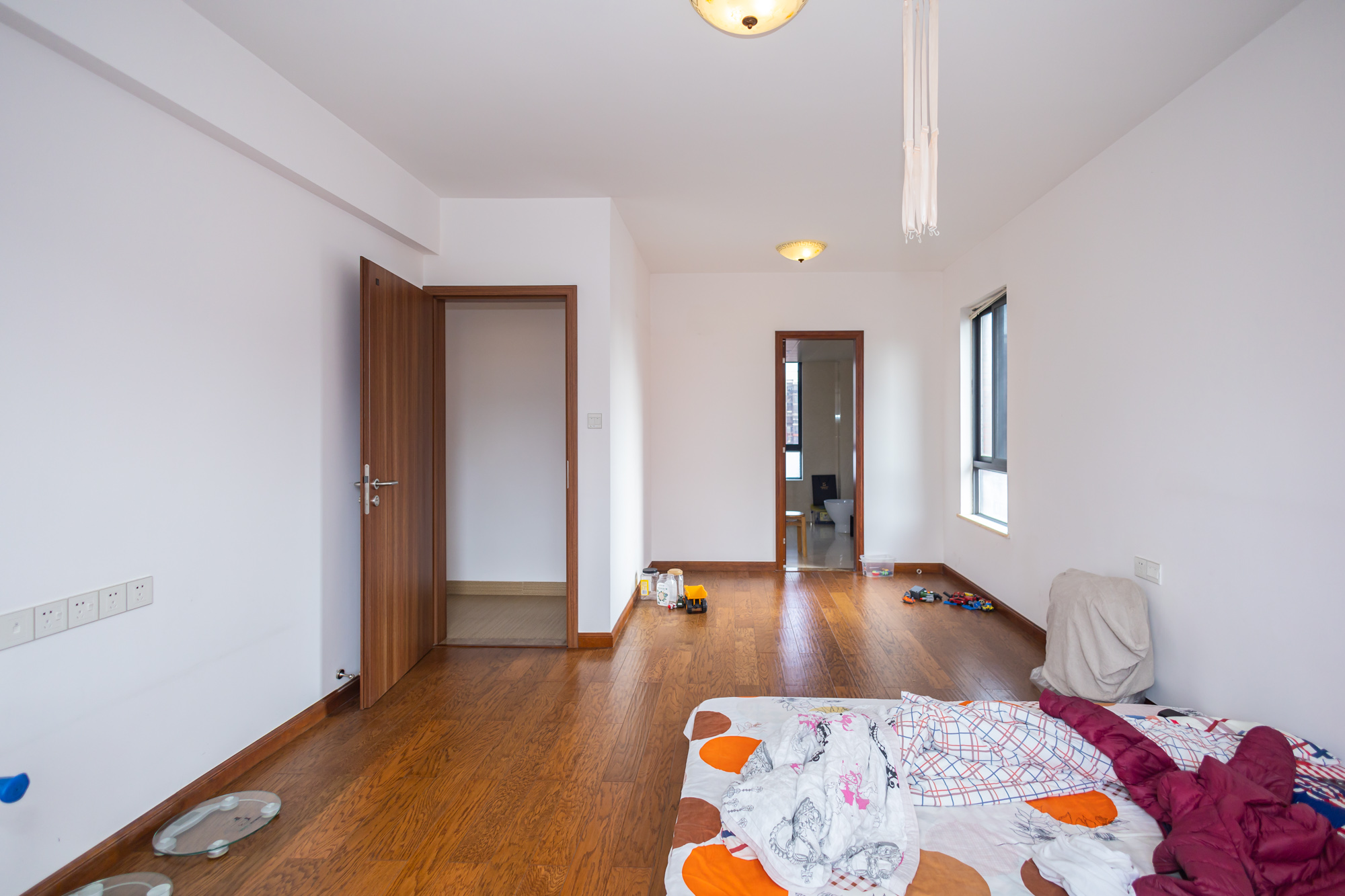 华润凤凰城二期  5室2厅2卫    119.0万卧室