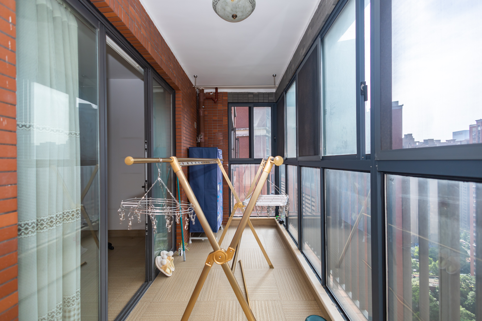 华润凤凰城二期 5室2厅2卫 119.0万 华润凤凰城二期 5室2厅2卫 119.0万阳台