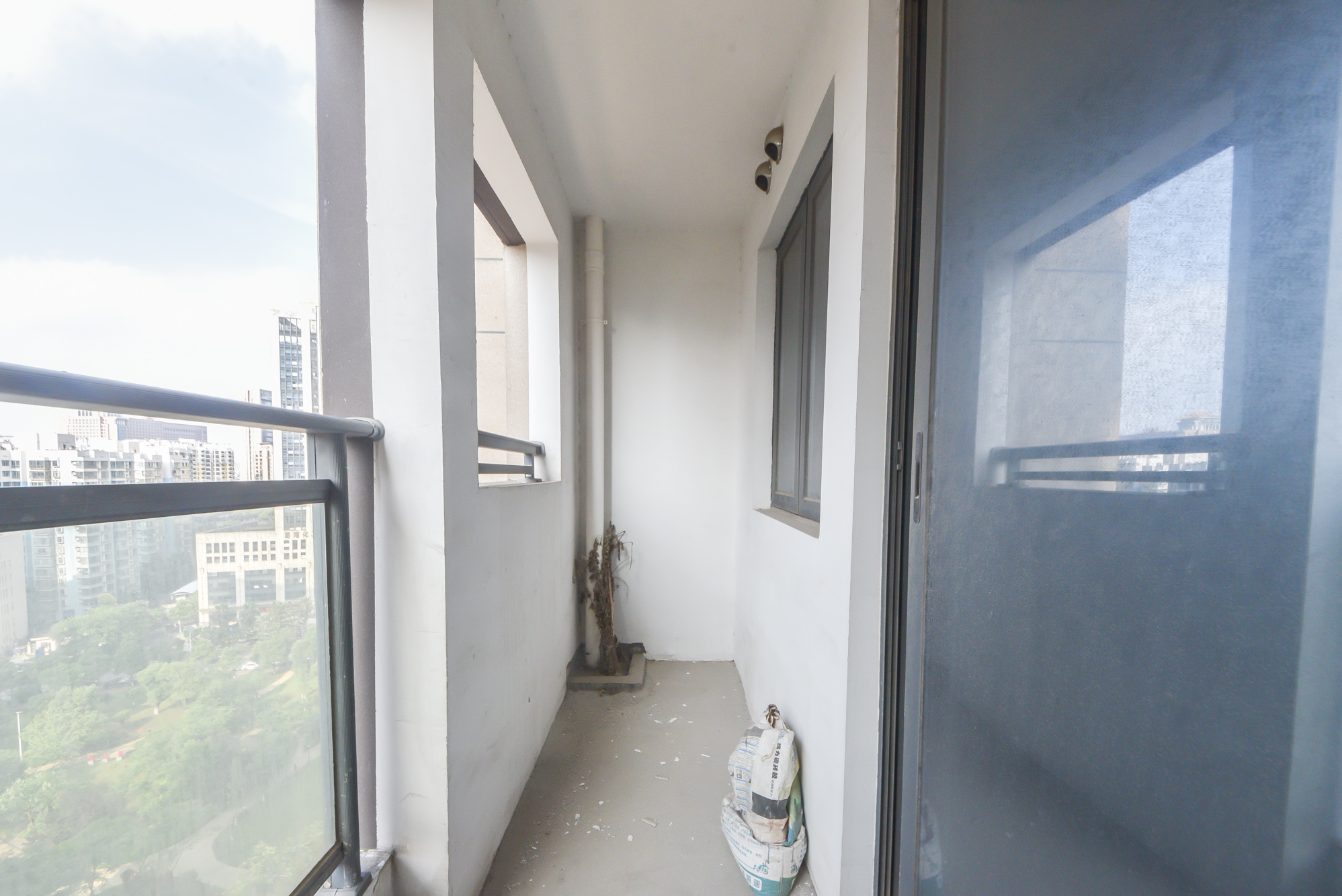 建发中央公园（建发美地）  3室2厅2卫   202.80万阳台