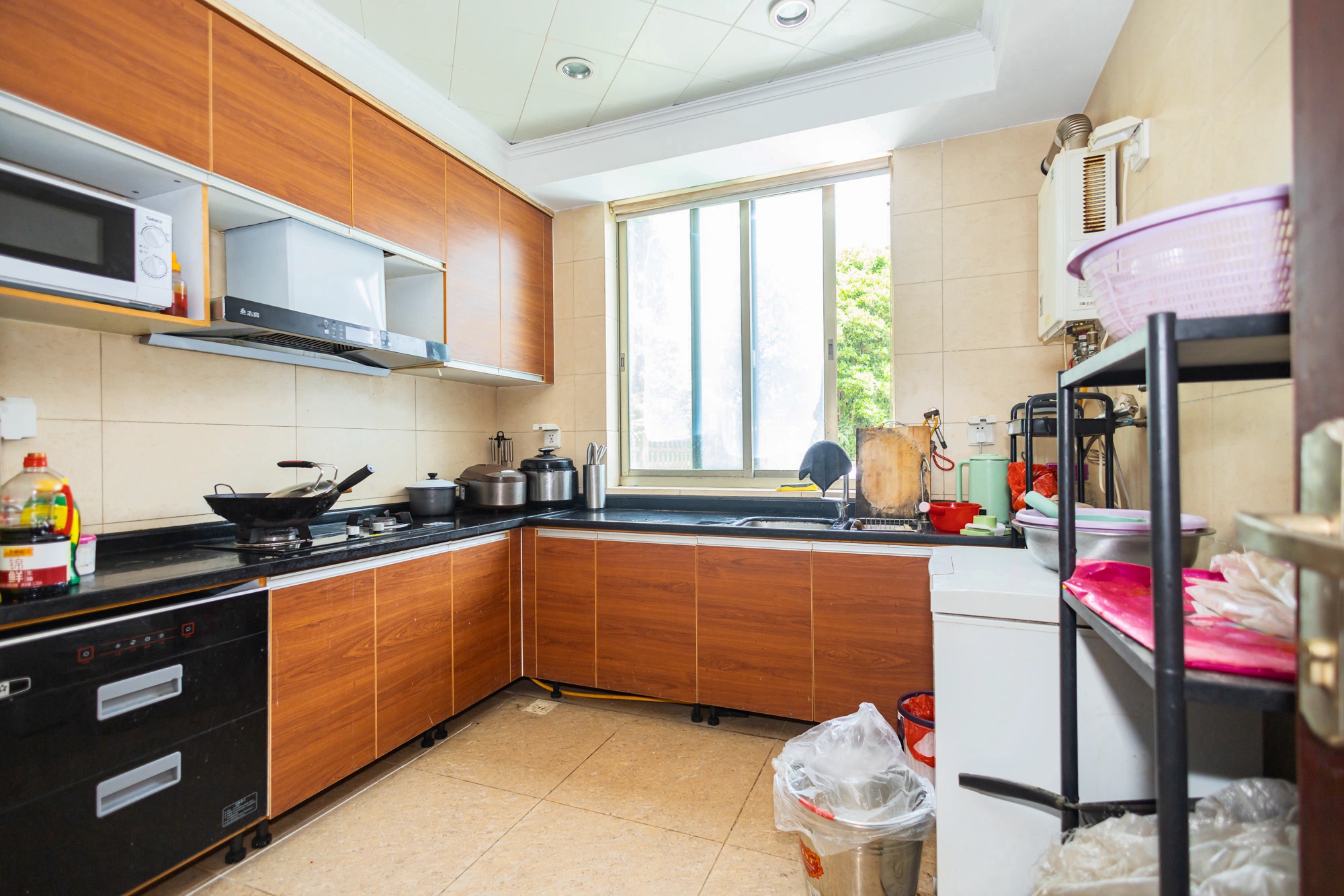 碧桂园威尼斯城  6室3厅5卫    375.0万 碧桂园威尼斯城  6室3厅5卫    375.0万厨房