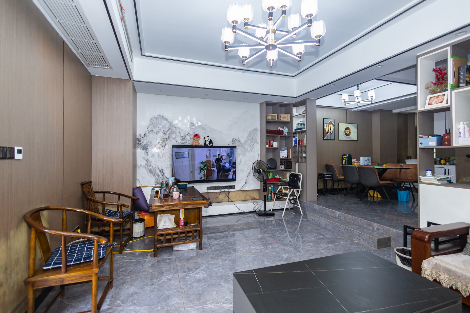 碧桂园威尼斯城  6室3厅5卫    375.0万 碧桂园威尼斯城  6室3厅5卫    375.0万客厅