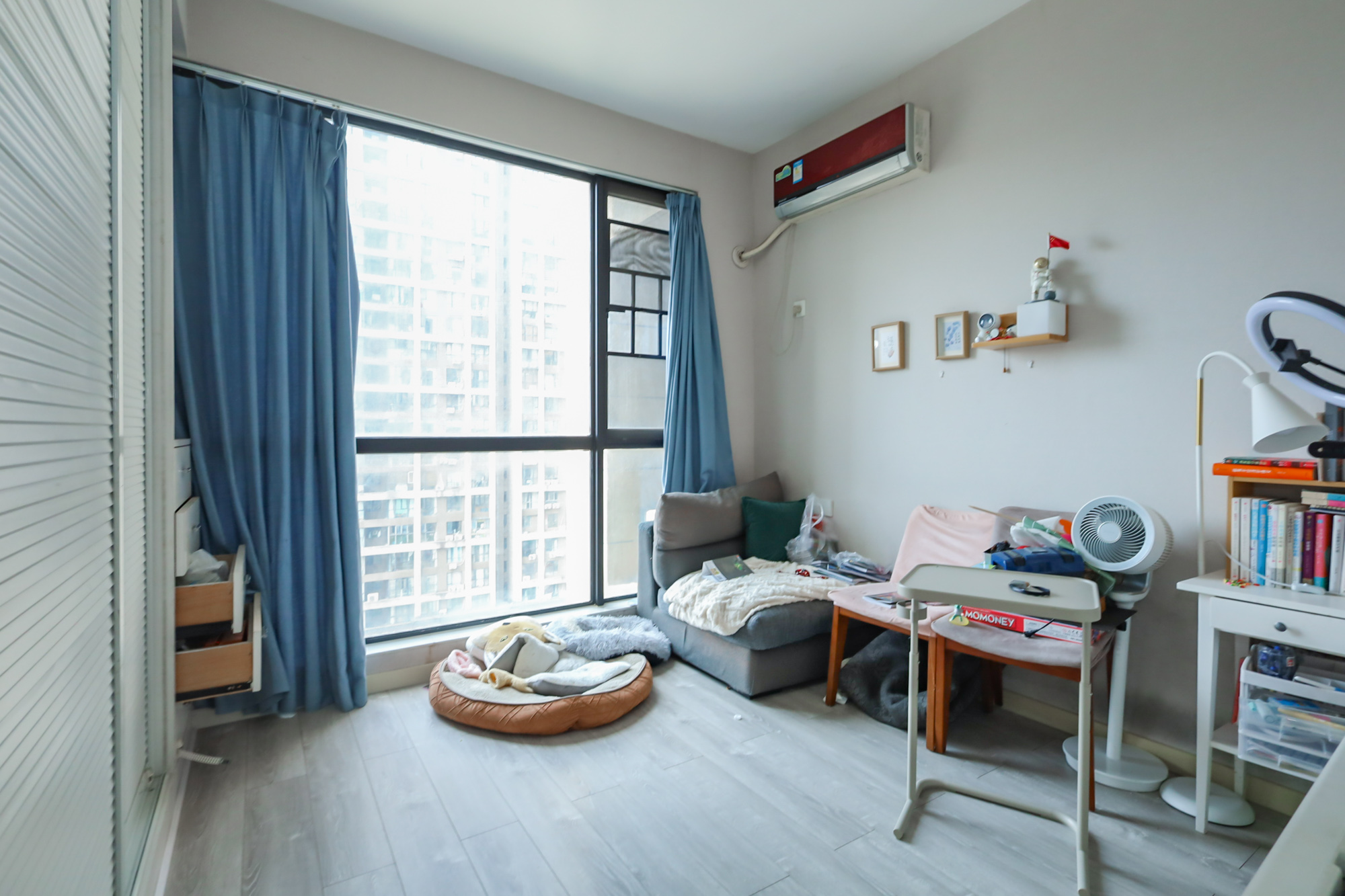 郡原广场  4室2厅2卫    190.0万 郡原广场  4室2厅2卫    190.0万卧室