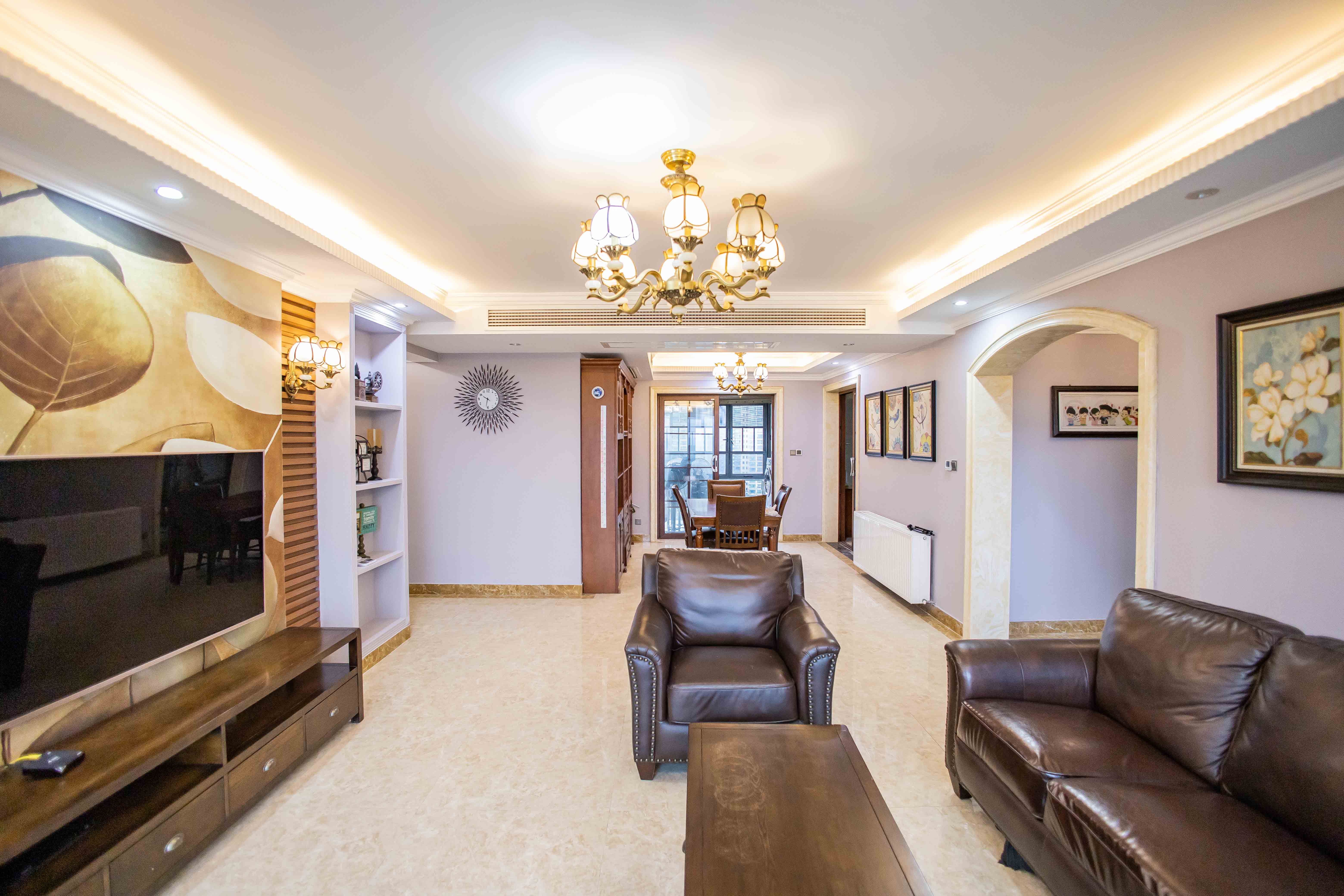 卓越蔚蓝海岸一期  4室2厅2卫    199.8万客厅