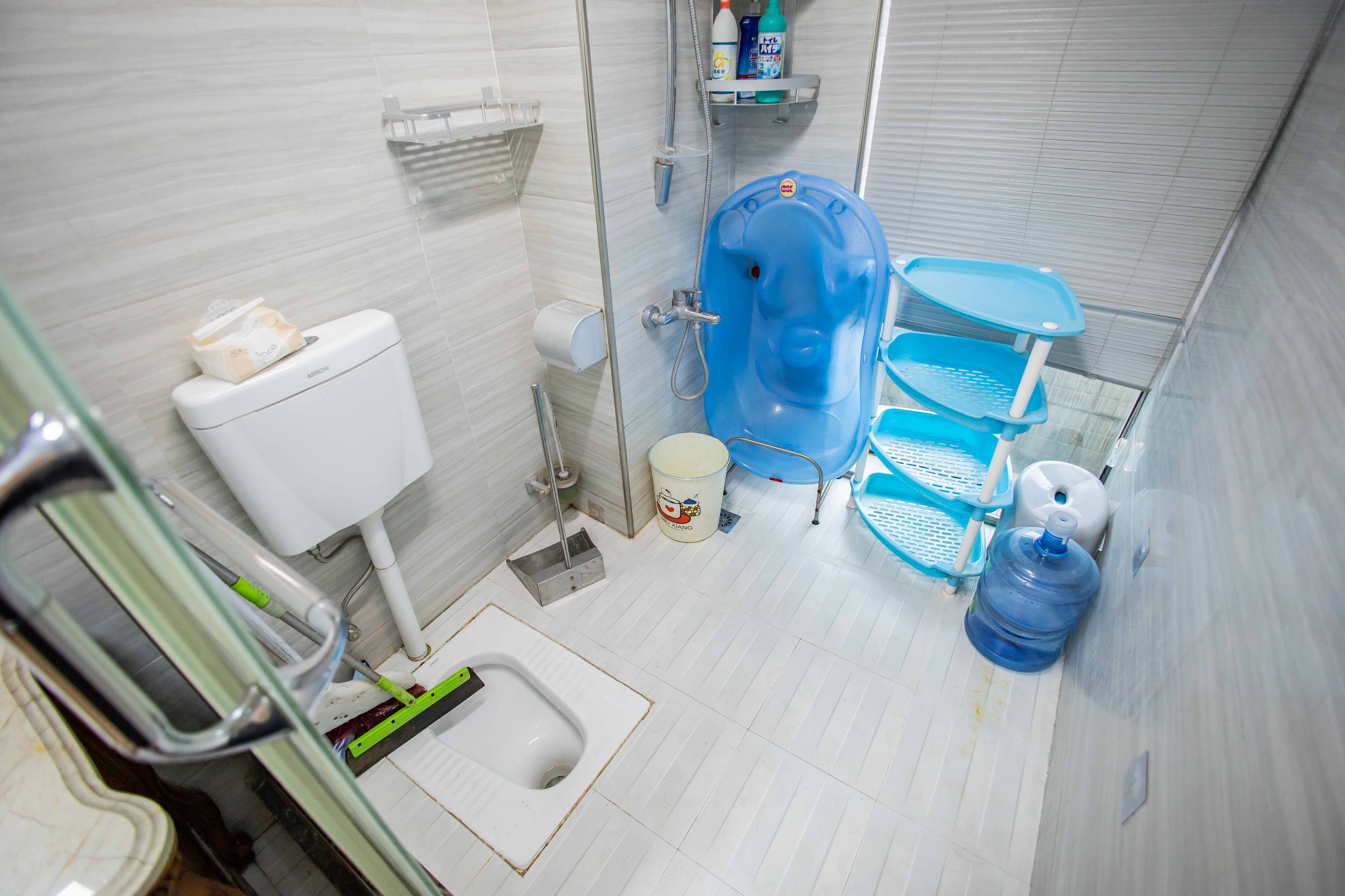 卓越蔚蓝海岸一期  4室2厅2卫    199.8万卫生间