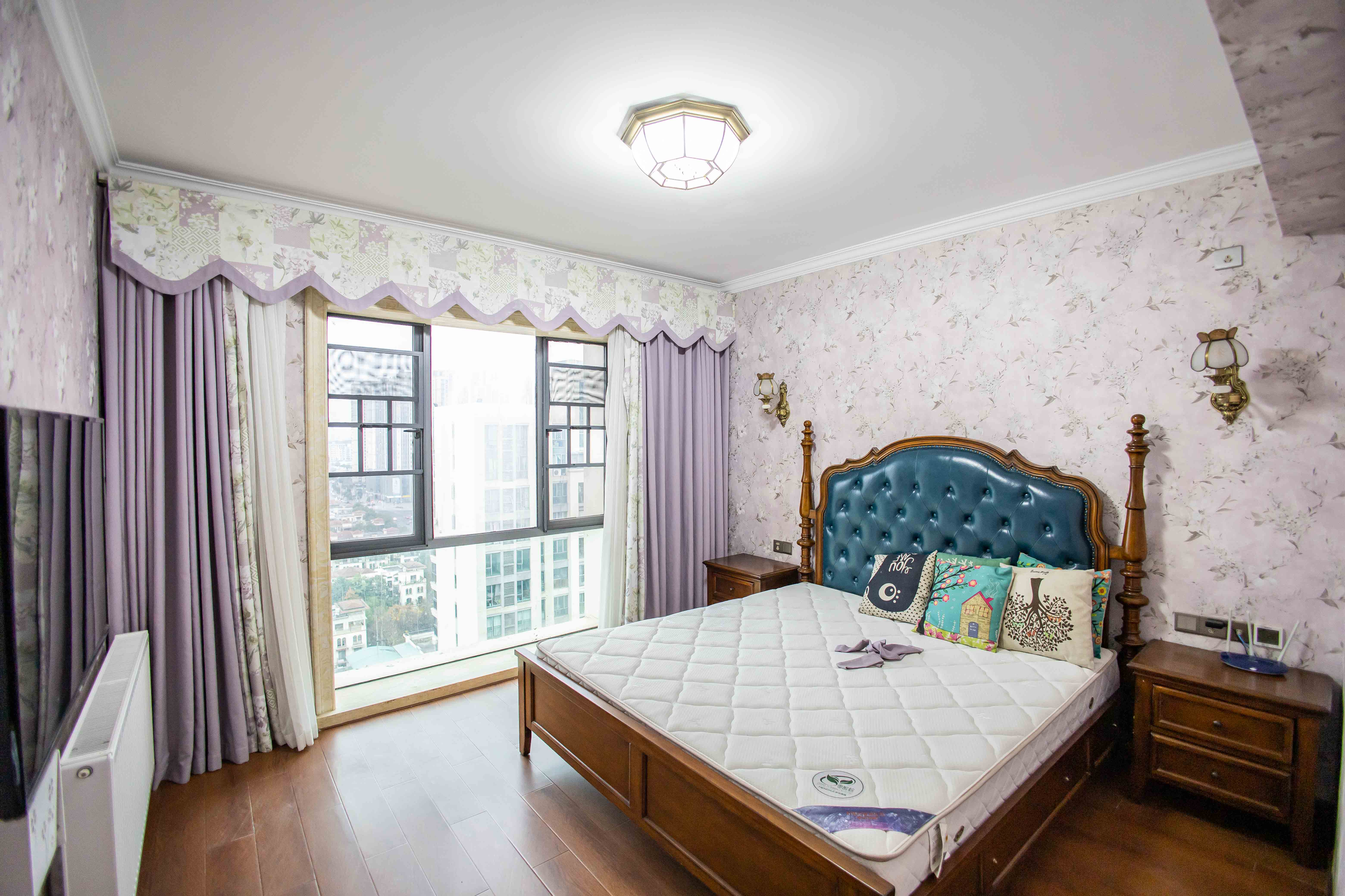 卓越蔚蓝海岸一期  4室2厅2卫    199.8万卧室