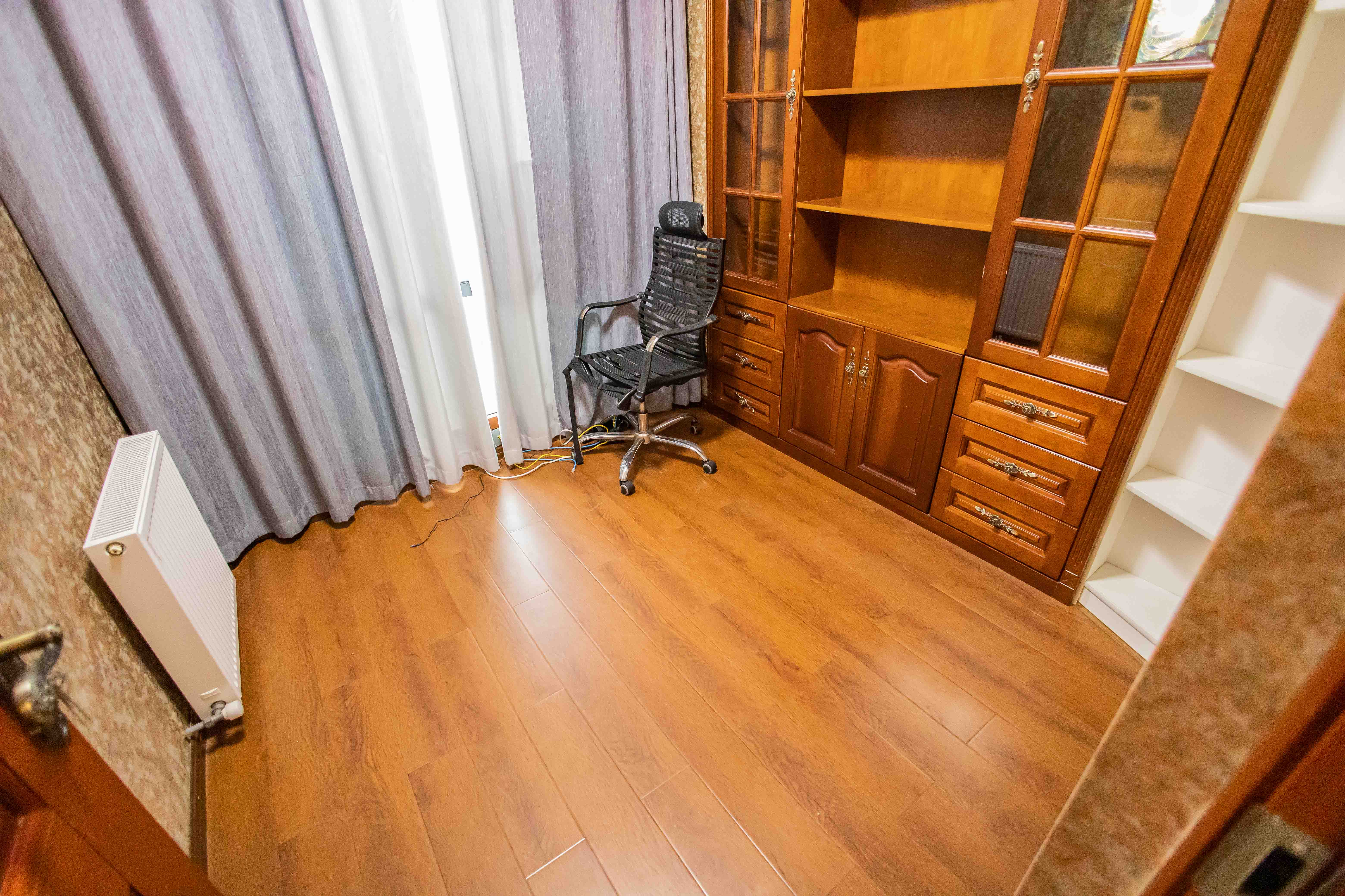 卓越蔚蓝海岸一期  4室2厅2卫    199.8万卧室