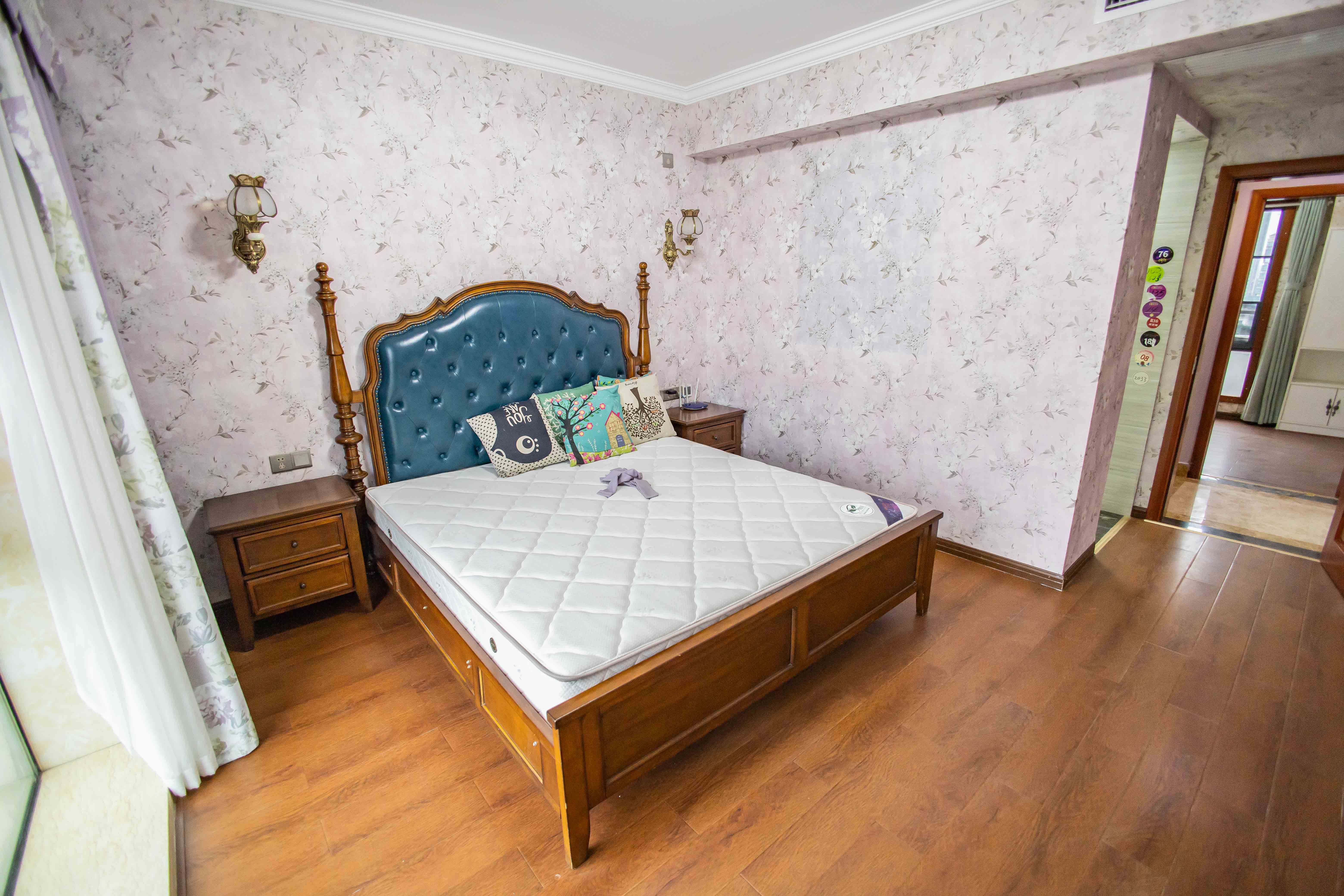 卓越蔚蓝海岸一期  4室2厅2卫    199.8万卧室