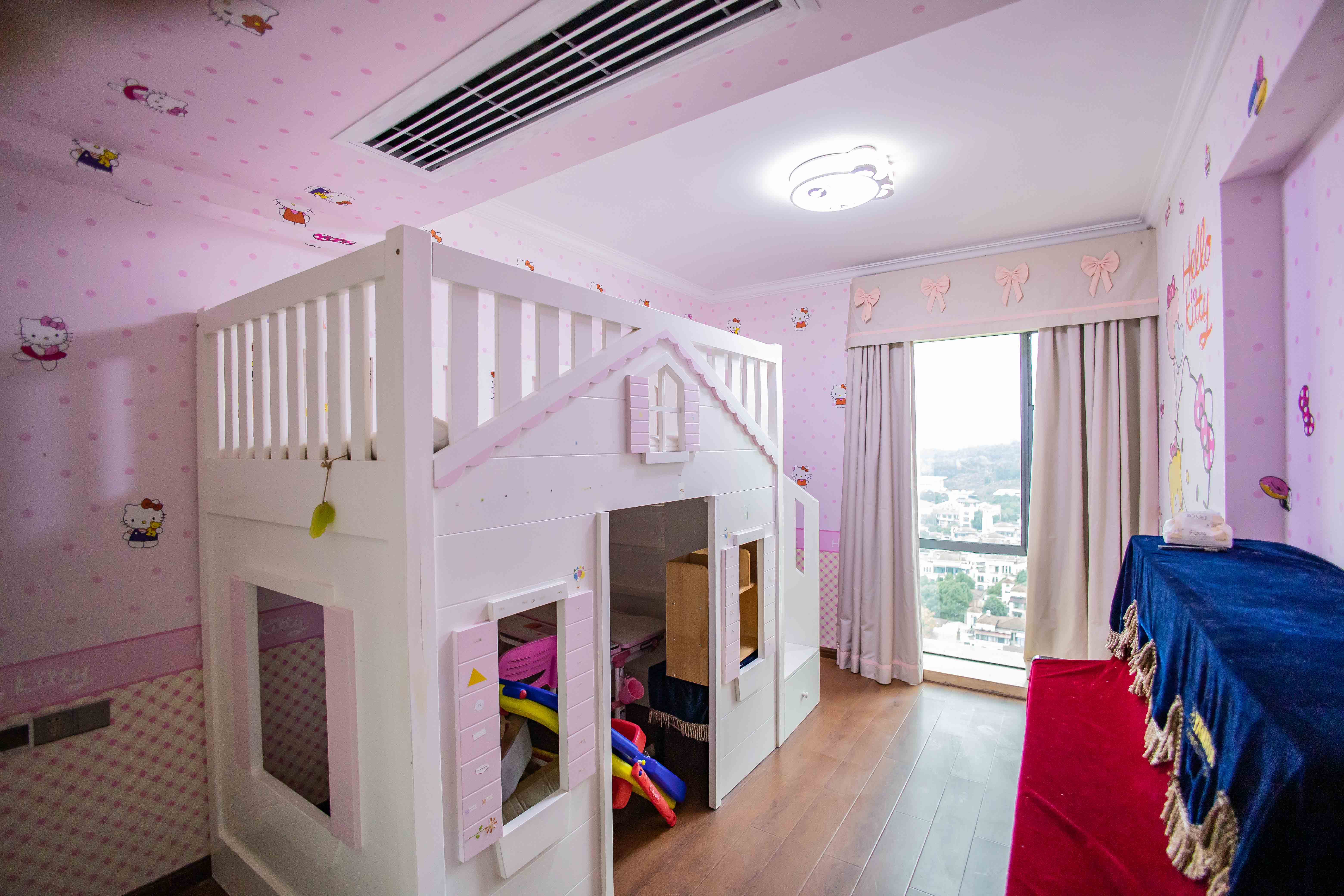 卓越蔚蓝海岸一期  4室2厅2卫    199.8万卧室